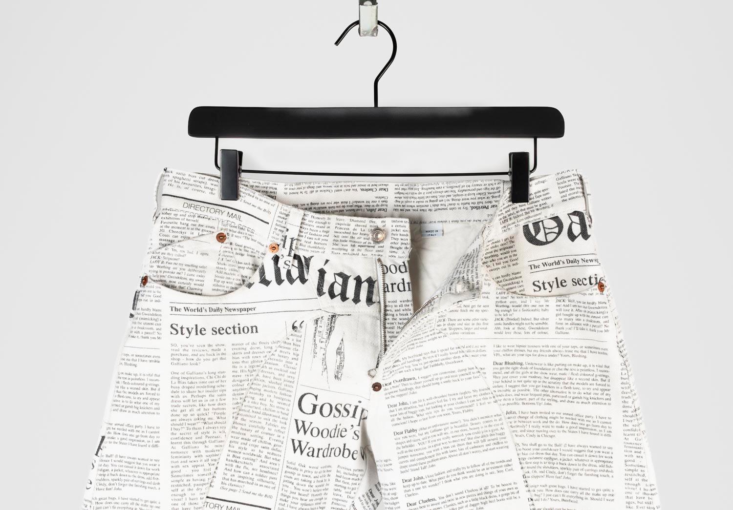 100% echte Vintage John Galliano Zeitung Männer Jeans, nocode
Farbe: weiß schwarz
(Eine tatsächliche Farbe kann ein wenig variieren aufgrund individueller Computer-Bildschirm Interpretation)
MATERIAL: 100% Baumwolle
Tag Größe: ITA 48, läuft