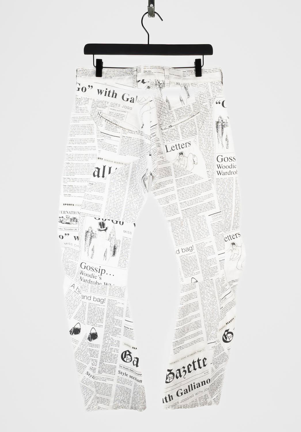 John Galliano newspaper Magazine Men Jeans Size ITA 48 (M) In Excellent Condition For Sale In Kaunas, LT