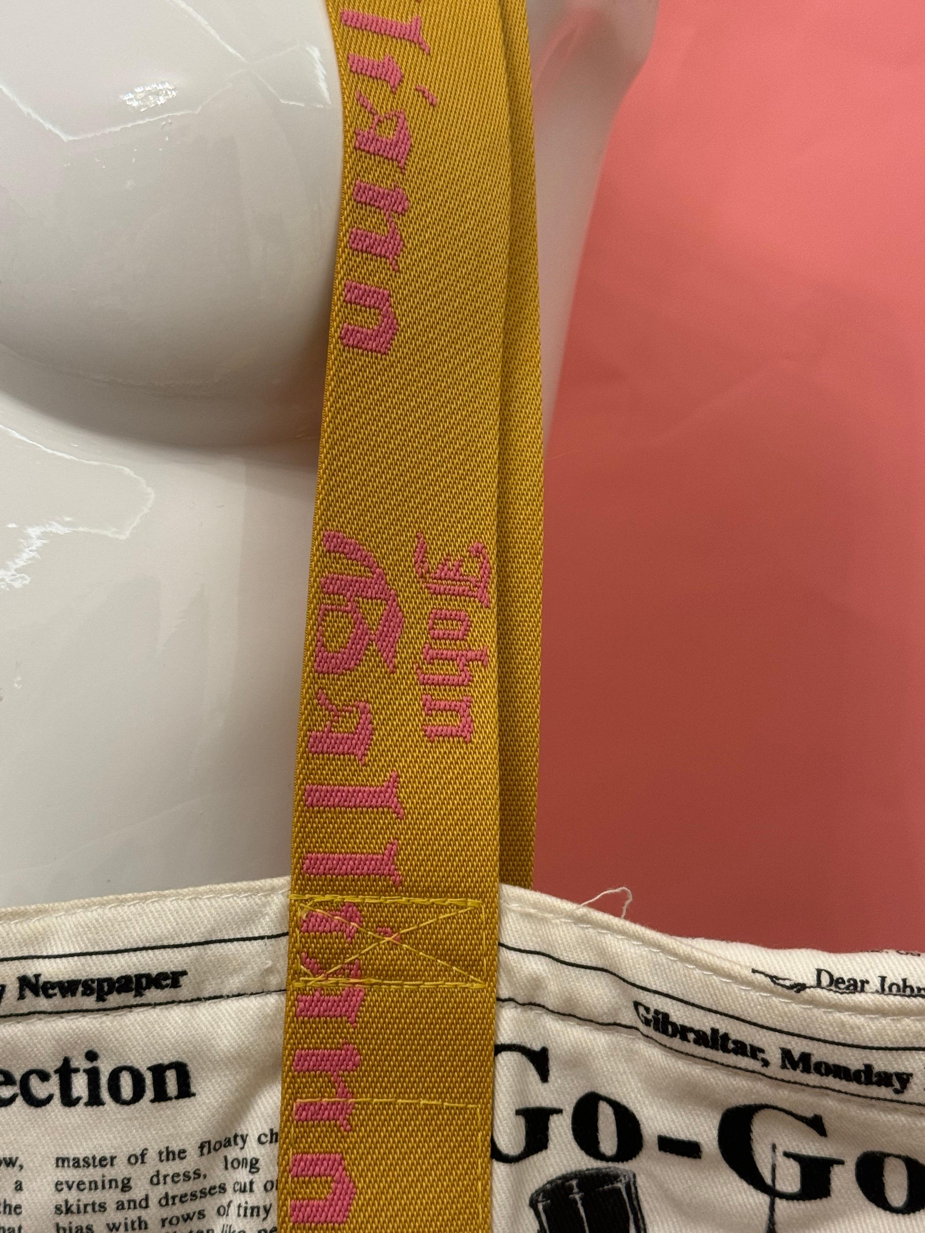 John Galliano Bolso géant oversize con estampado de periódico en venta 12