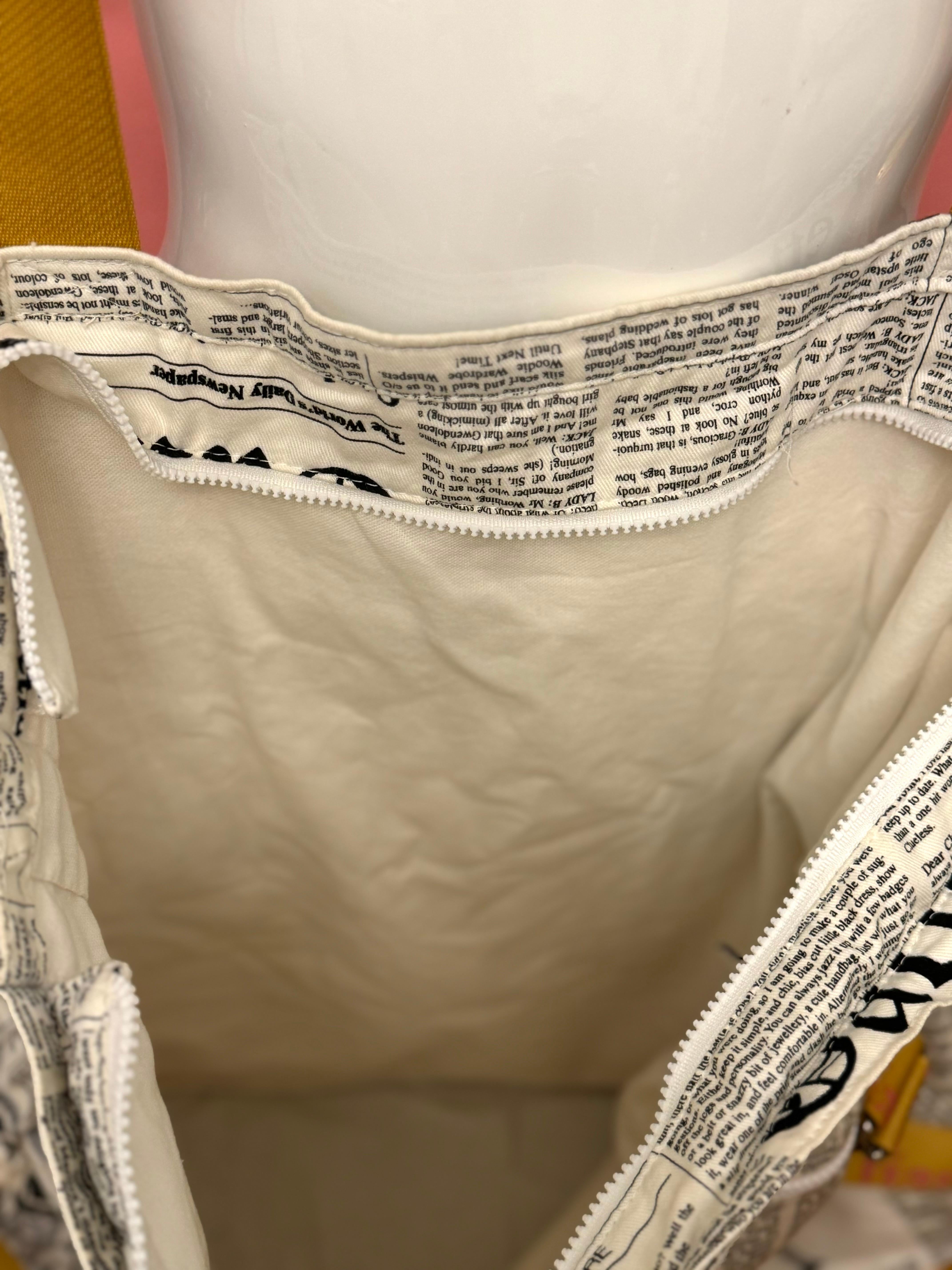 John Galliano Bolso géant oversize con estampado de periódico en venta 14