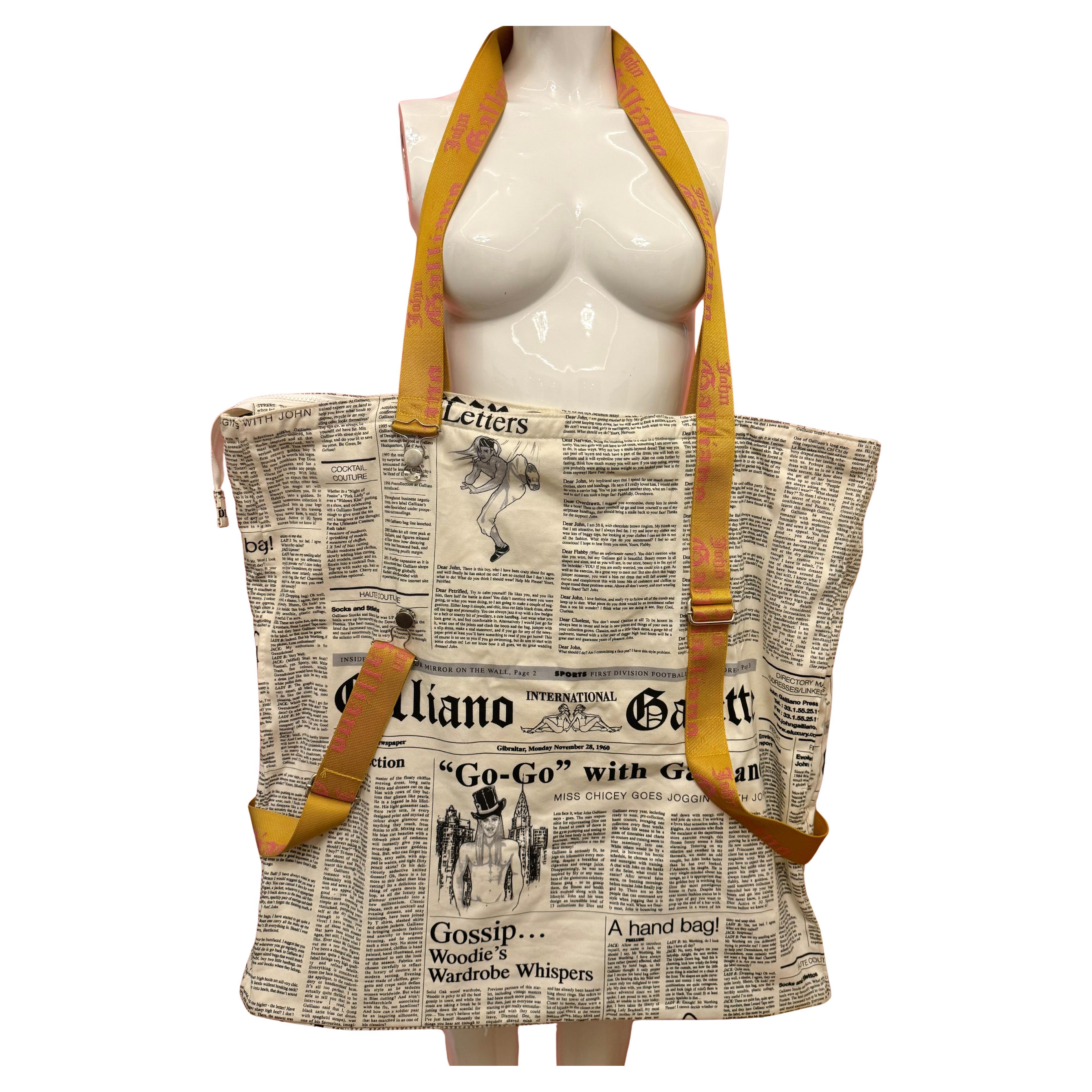 John Galliano Bolso géant oversize con estampado de periódico en venta