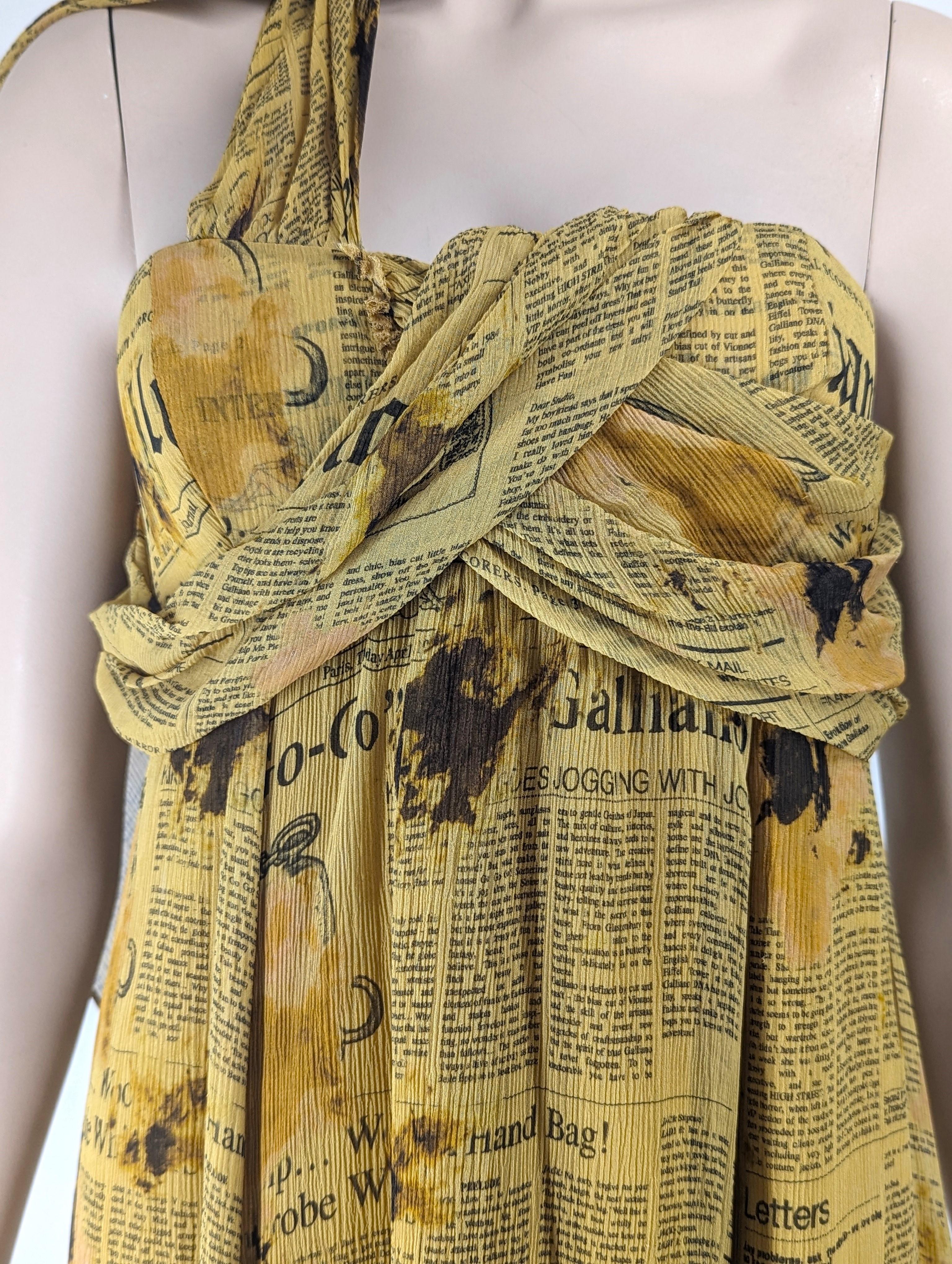 John Galliano - Mini robe en soie avec papier journal en vente 4