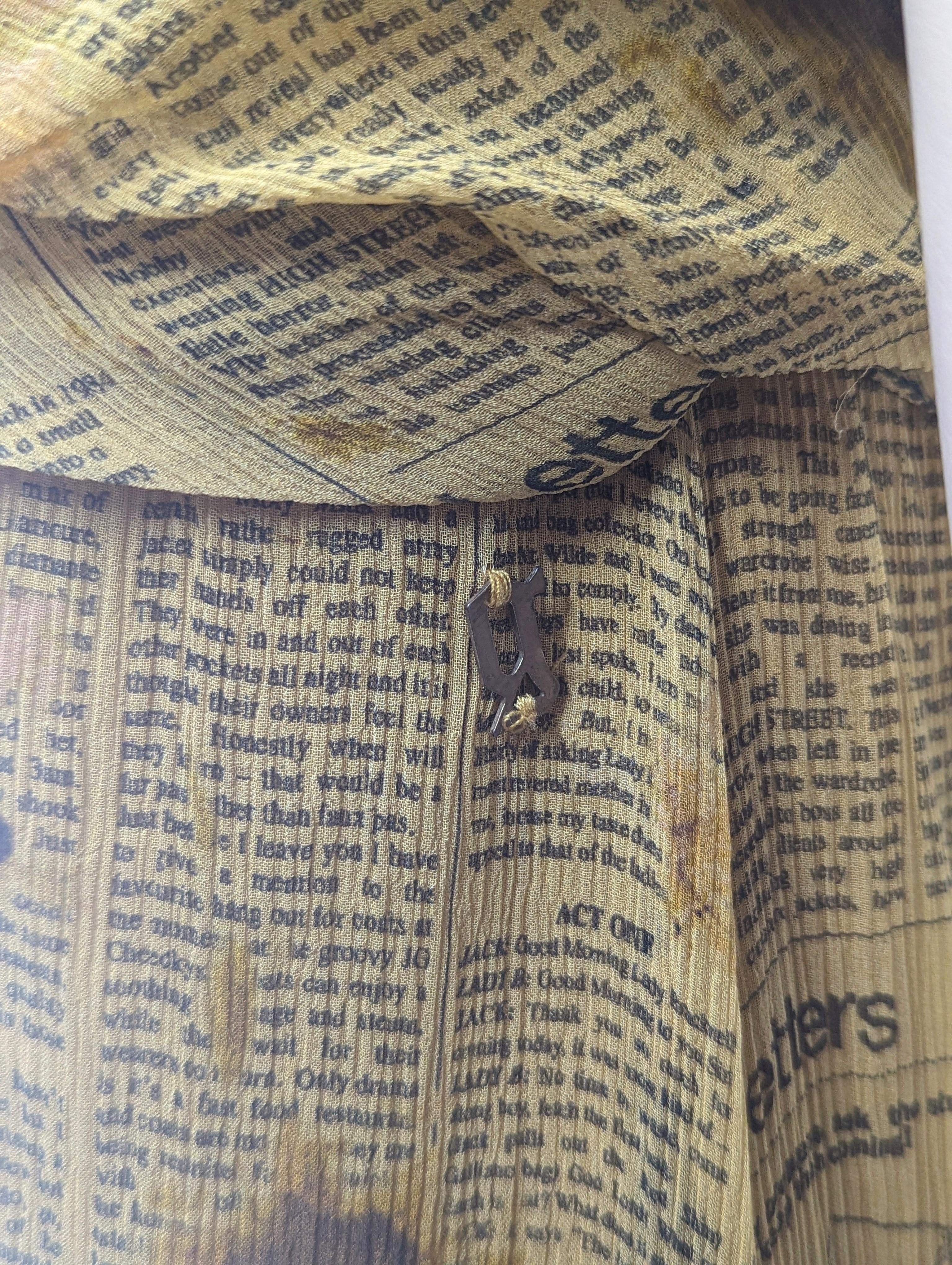 John Galliano - Mini robe en soie avec papier journal en vente 7
