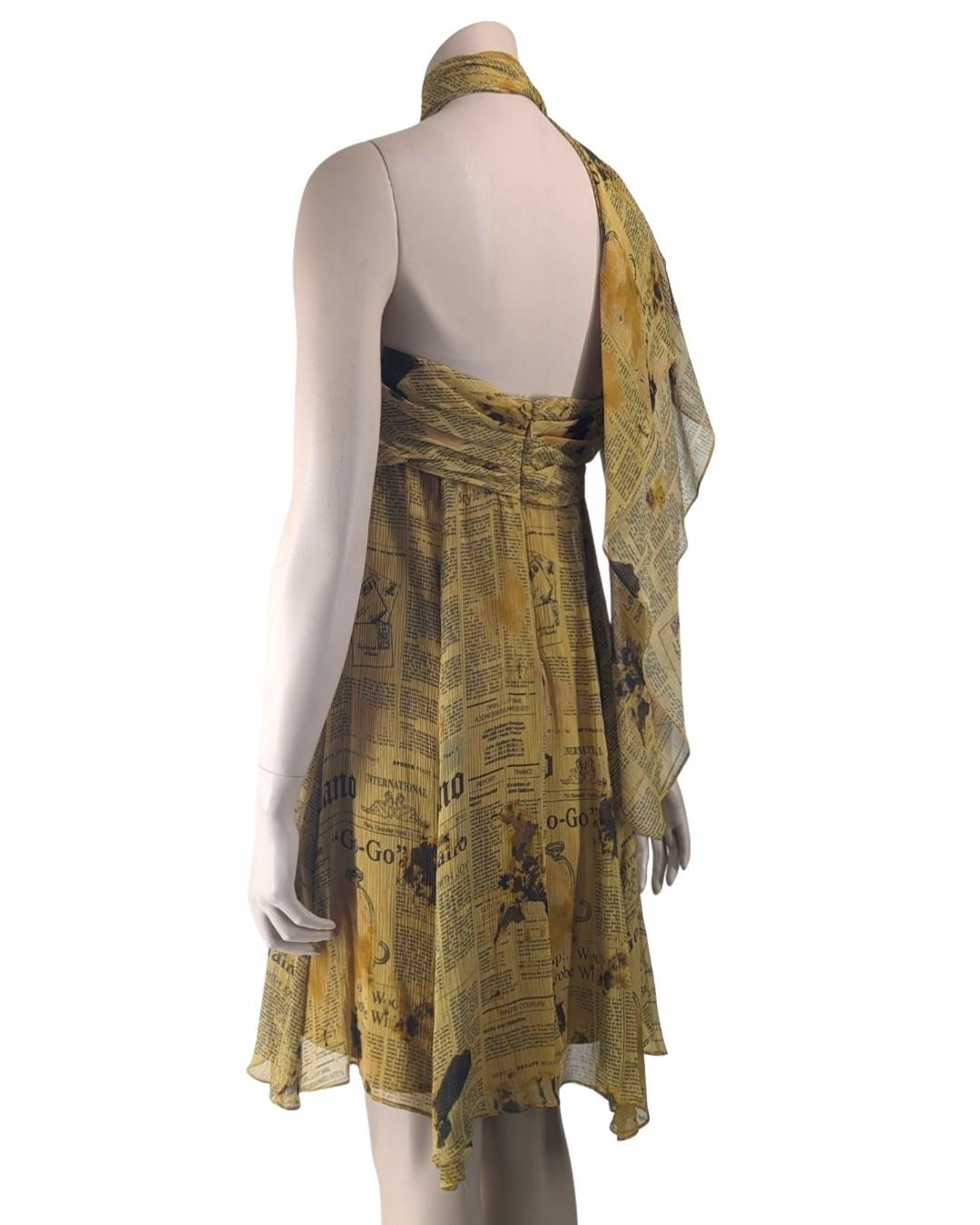 John Galliano - Mini robe en soie avec papier journal Bon état - En vente à GOUVIEUX, FR