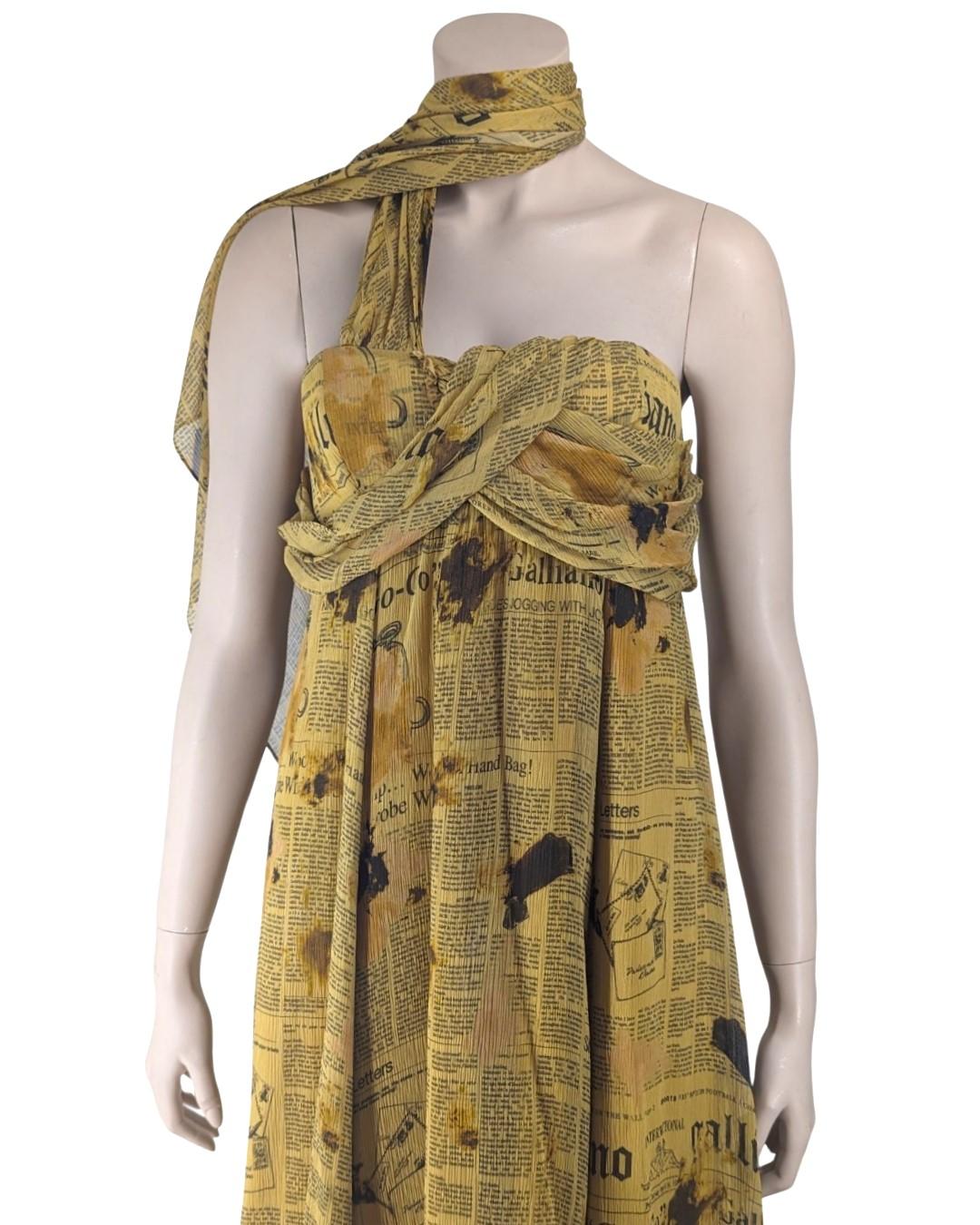 John Galliano - Mini robe en soie avec papier journal en vente 2