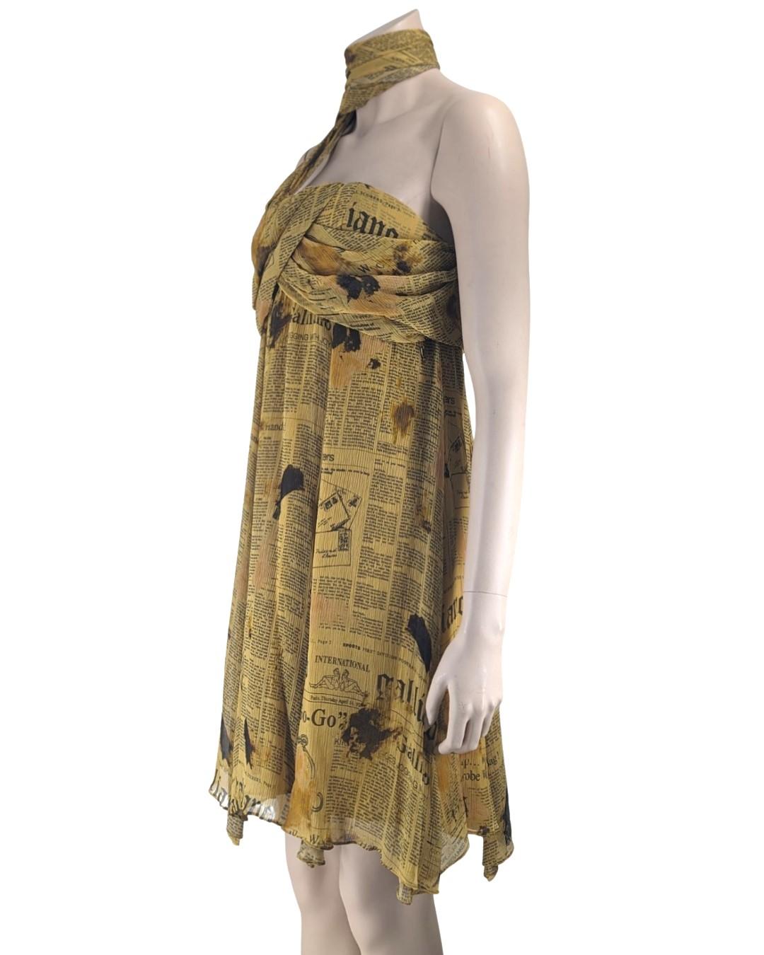 John Galliano - Mini robe en soie avec papier journal en vente 3