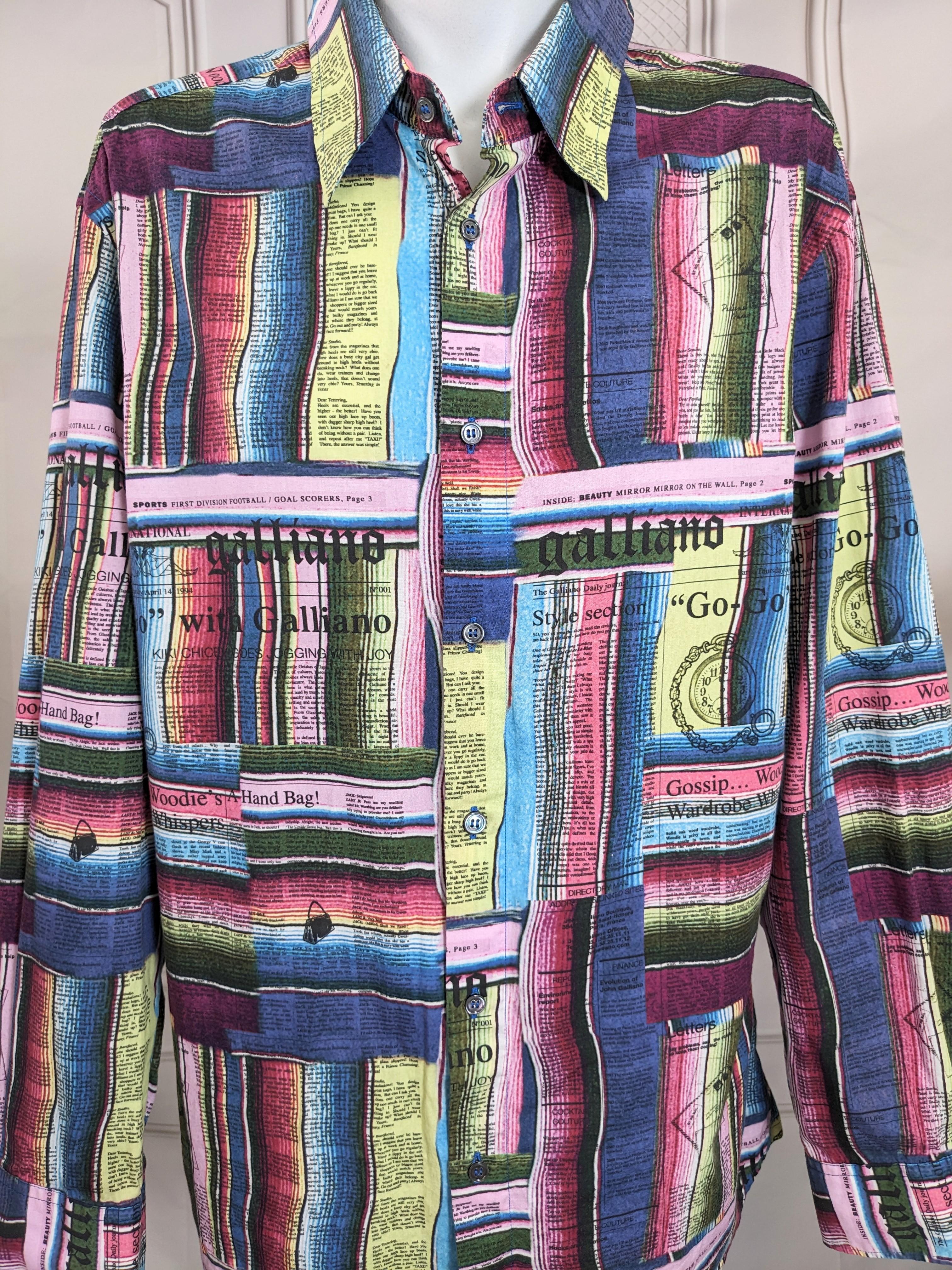 Camisa para hombre John Galliano Newsprint Multicolor en Excelente estado para la venta en New York, NY