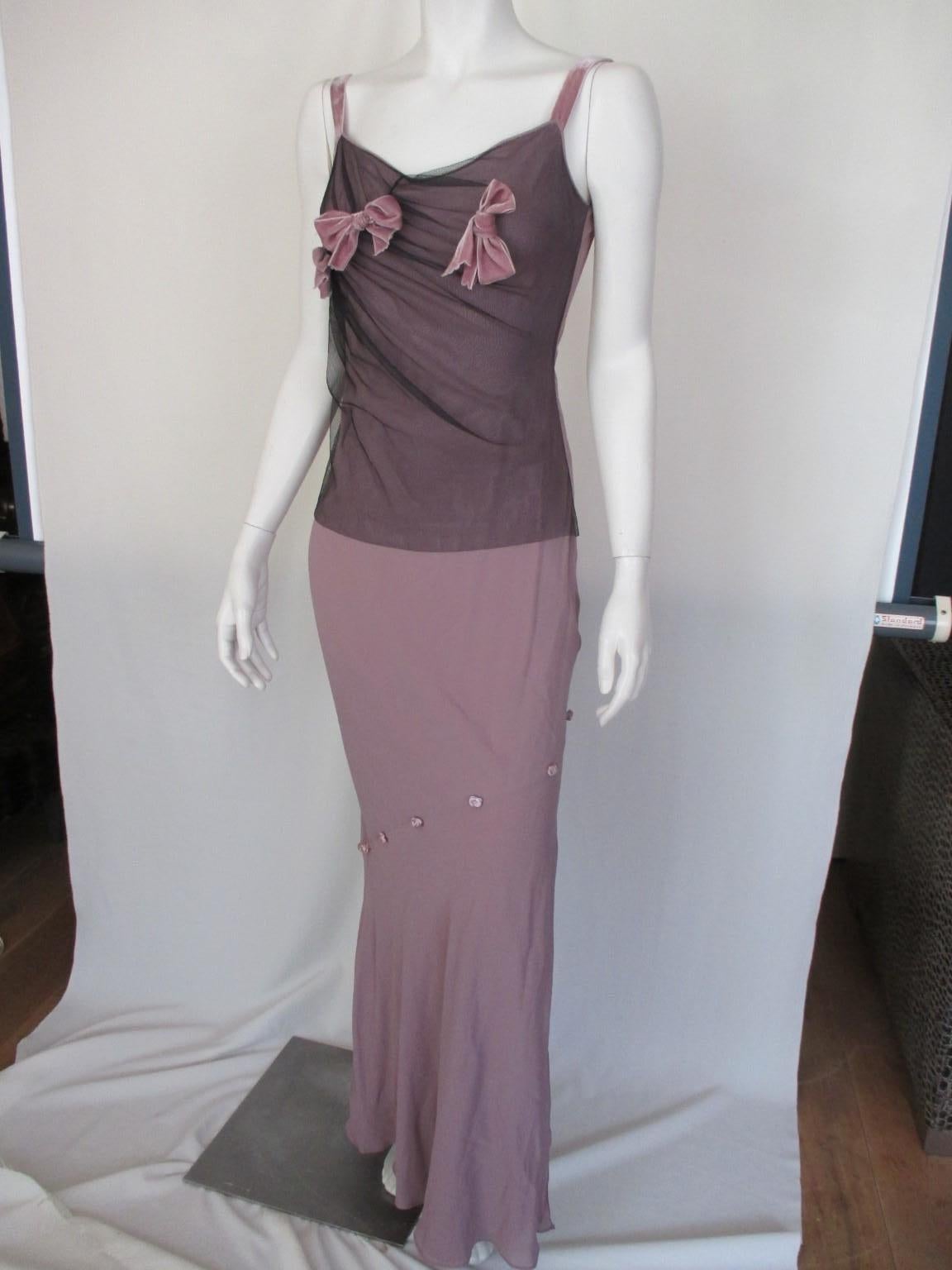 -Collectors item-
Vintage Rare 1990s JOHN GALLIANO PARIS dress with matching scarf.

We offer more exclusive fashion & fur items, view our frontstore.

Details:
Velvet bows and litle roses on dress
Scarf with litle roses
Side split 
Pre owned