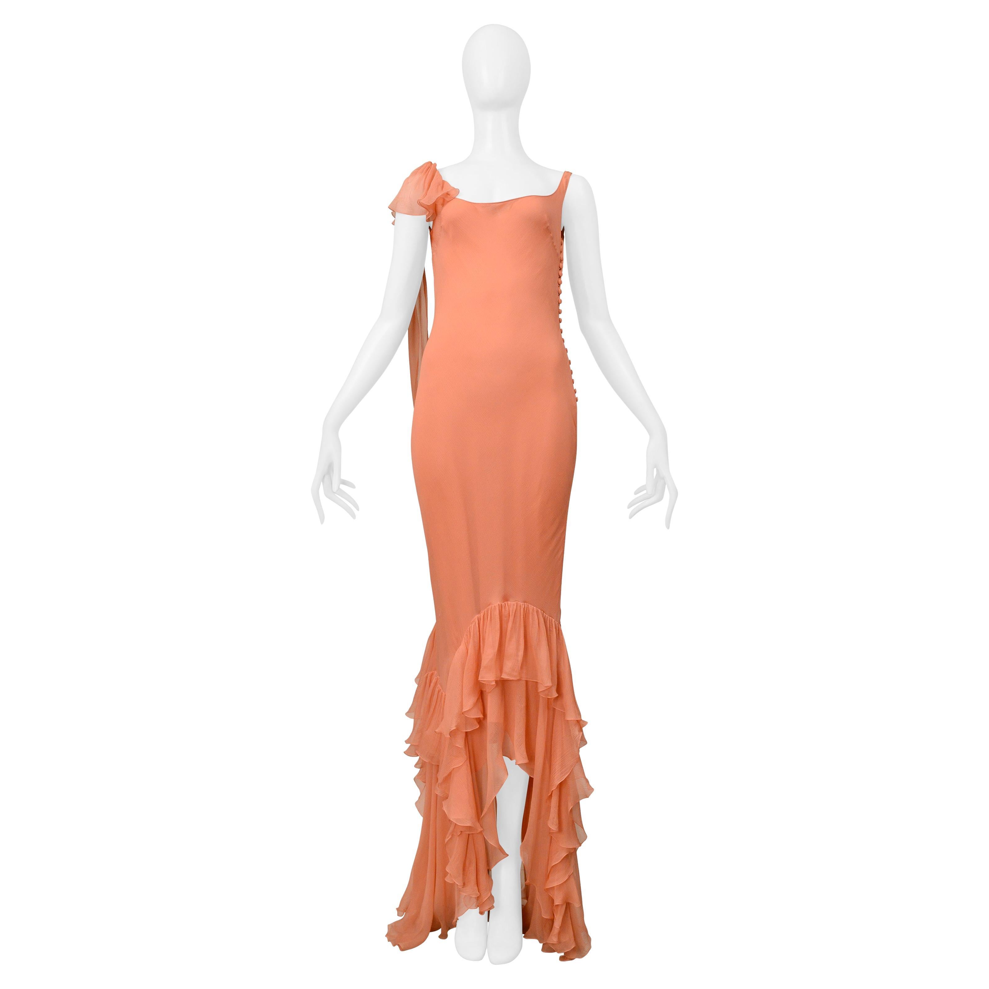 John Galliano - Robe du soir à volants en mousseline de soie pêche en vente