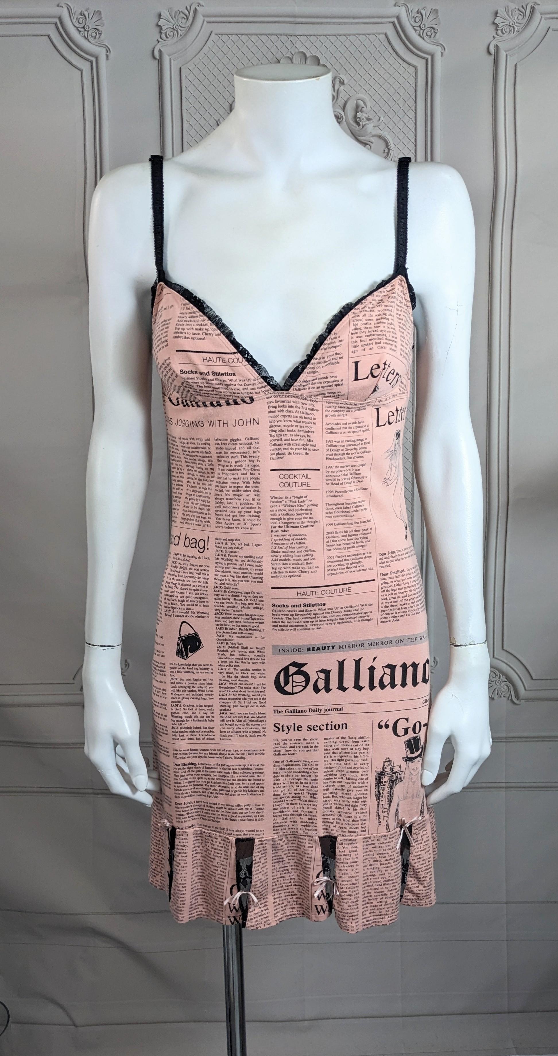 Minivestido de Papel Prensa Rosa John Galliano Beige