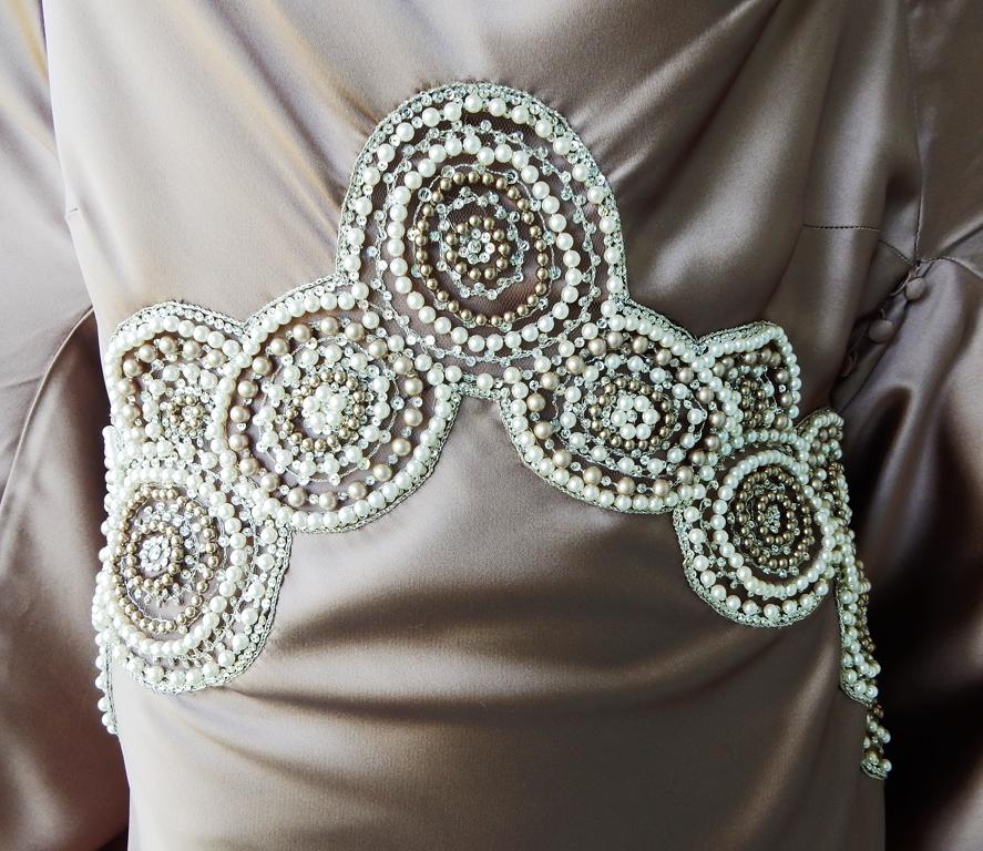 John Galliano Seltene Deco Inspirierte High Style Robe (Grau) im Angebot