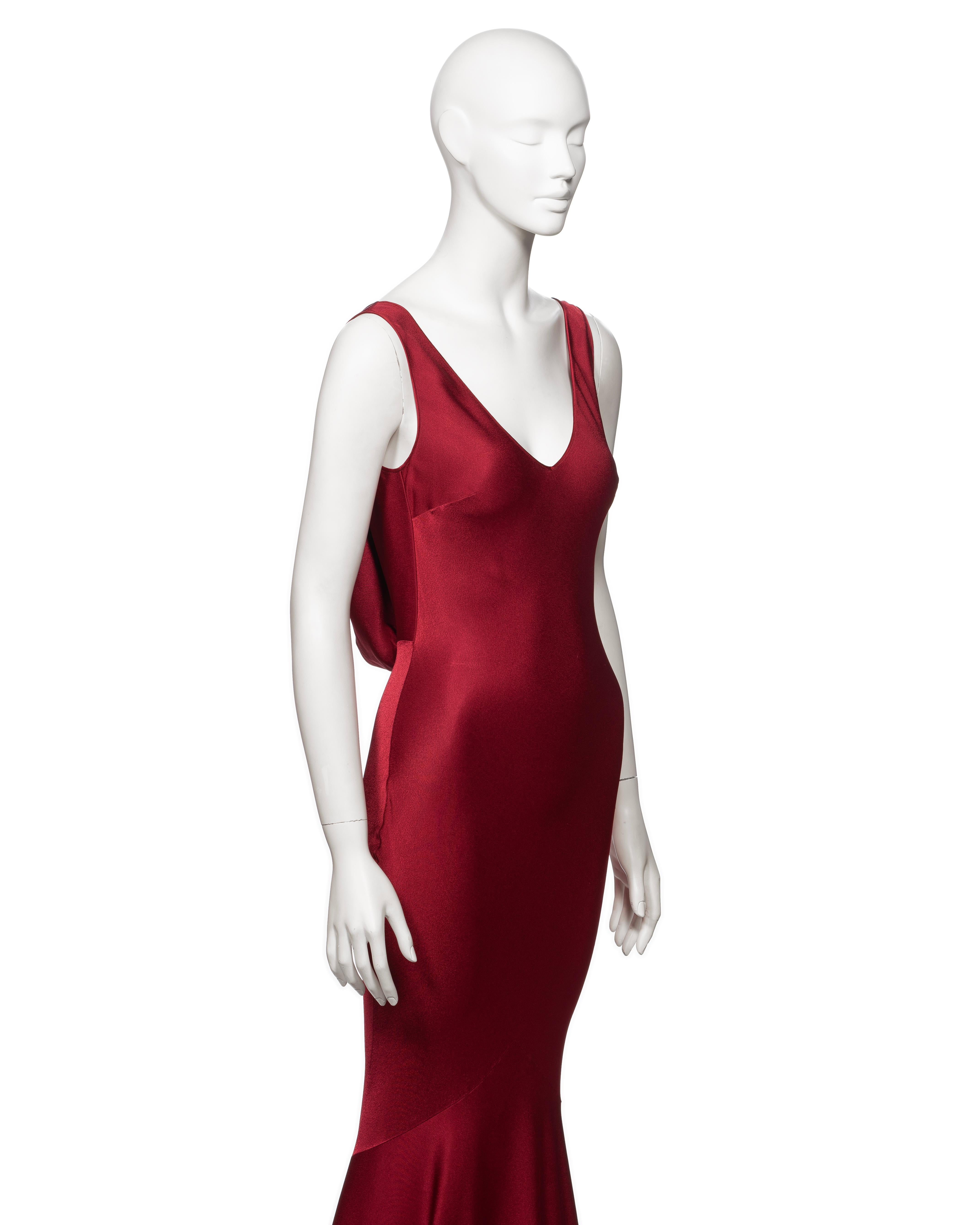 I Galliano Robe de soirée en satin rouge à dos de crêpe coupé en biais, FW 2001 en vente 1