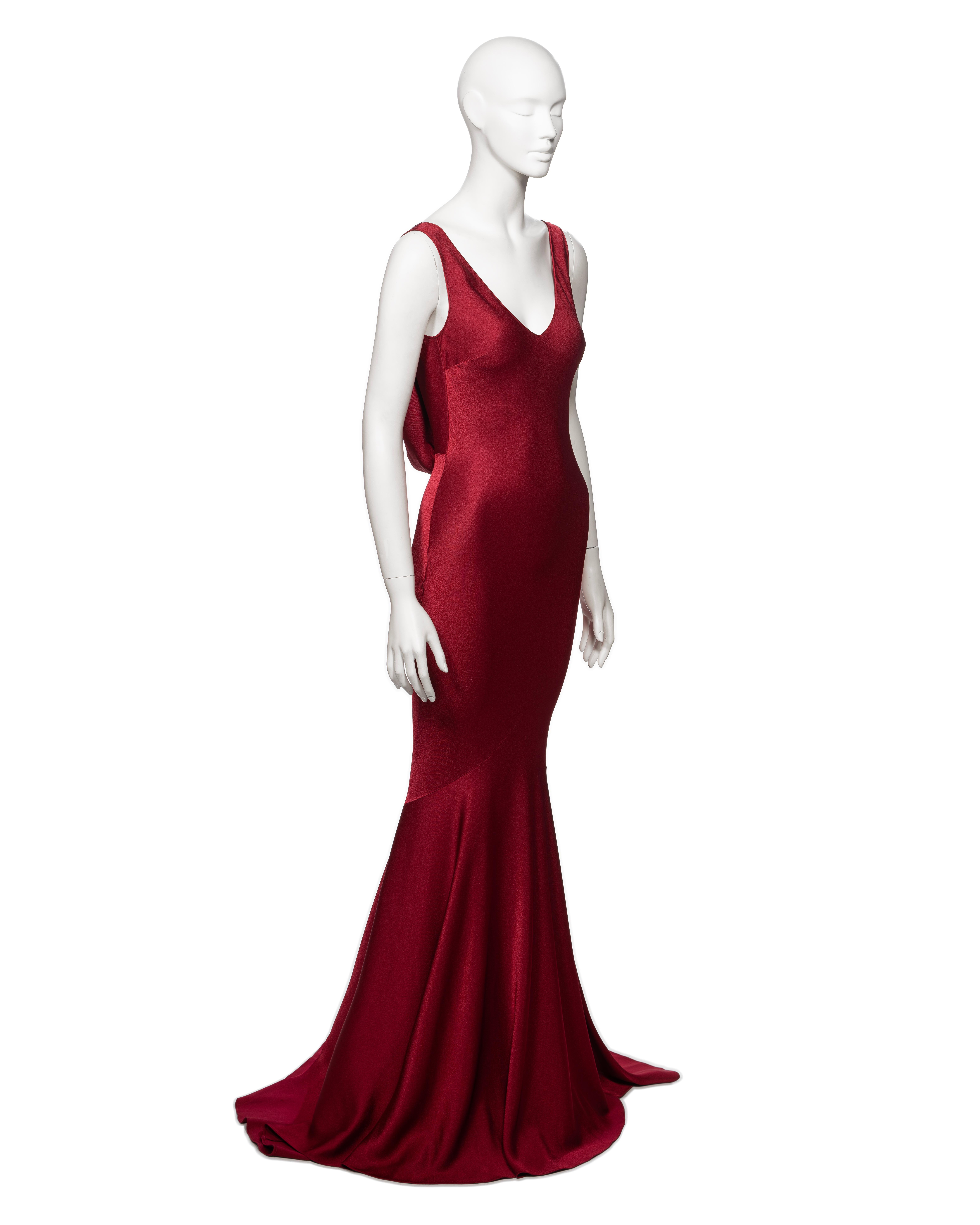 I Galliano Robe de soirée en satin rouge à dos de crêpe coupé en biais, FW 2001 Pour femmes en vente