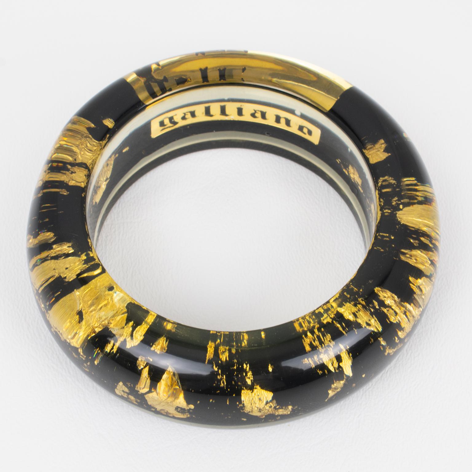 John Galliano Resin Acrylic Bracelet Bangle Gold Flakes Inclusions In Excellent Condition For Sale In Atlanta, GA