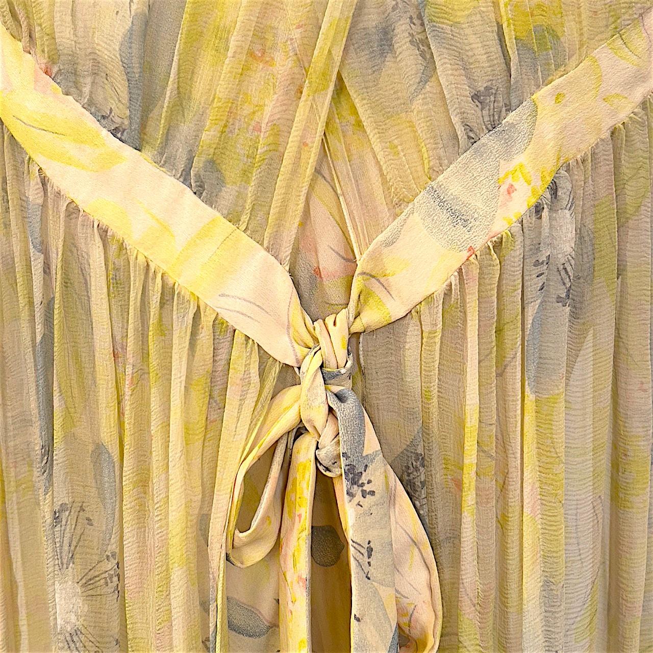 John Galliano S/S 2003 Robe superposée en soie jaune exquise Bon état - En vente à PARIS, FR