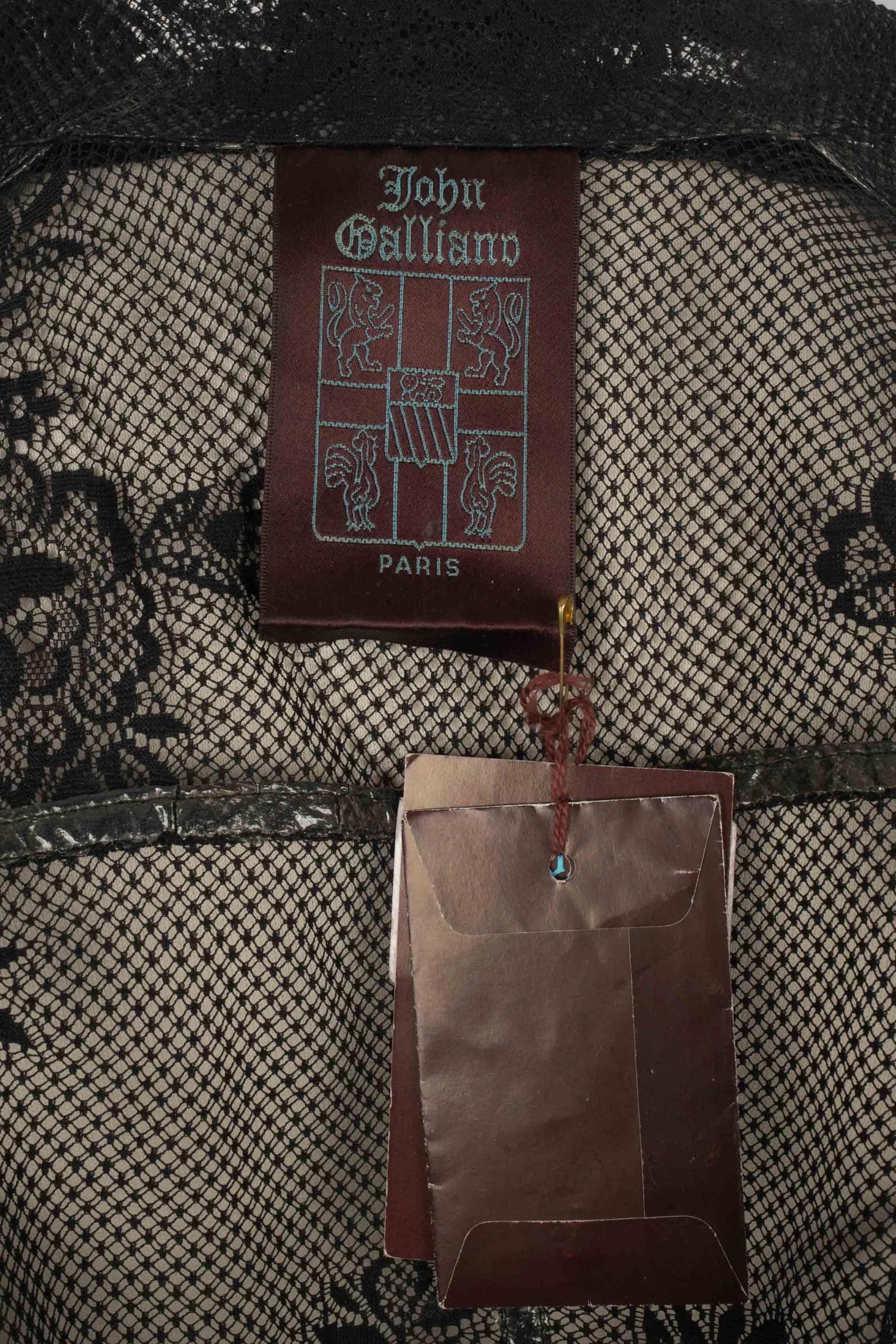 John Galliano Schwarzes kurzärmeliges Top aus Spitze im Angebot 10
