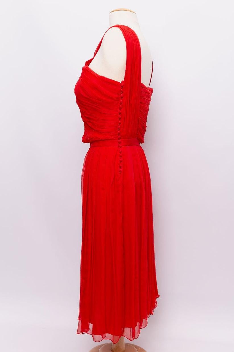 John Galliano- Silk dress closing with a left side button row. Size 44FR.

Additional information: 
Dimensions: Bust: 55 cm ( 21.65