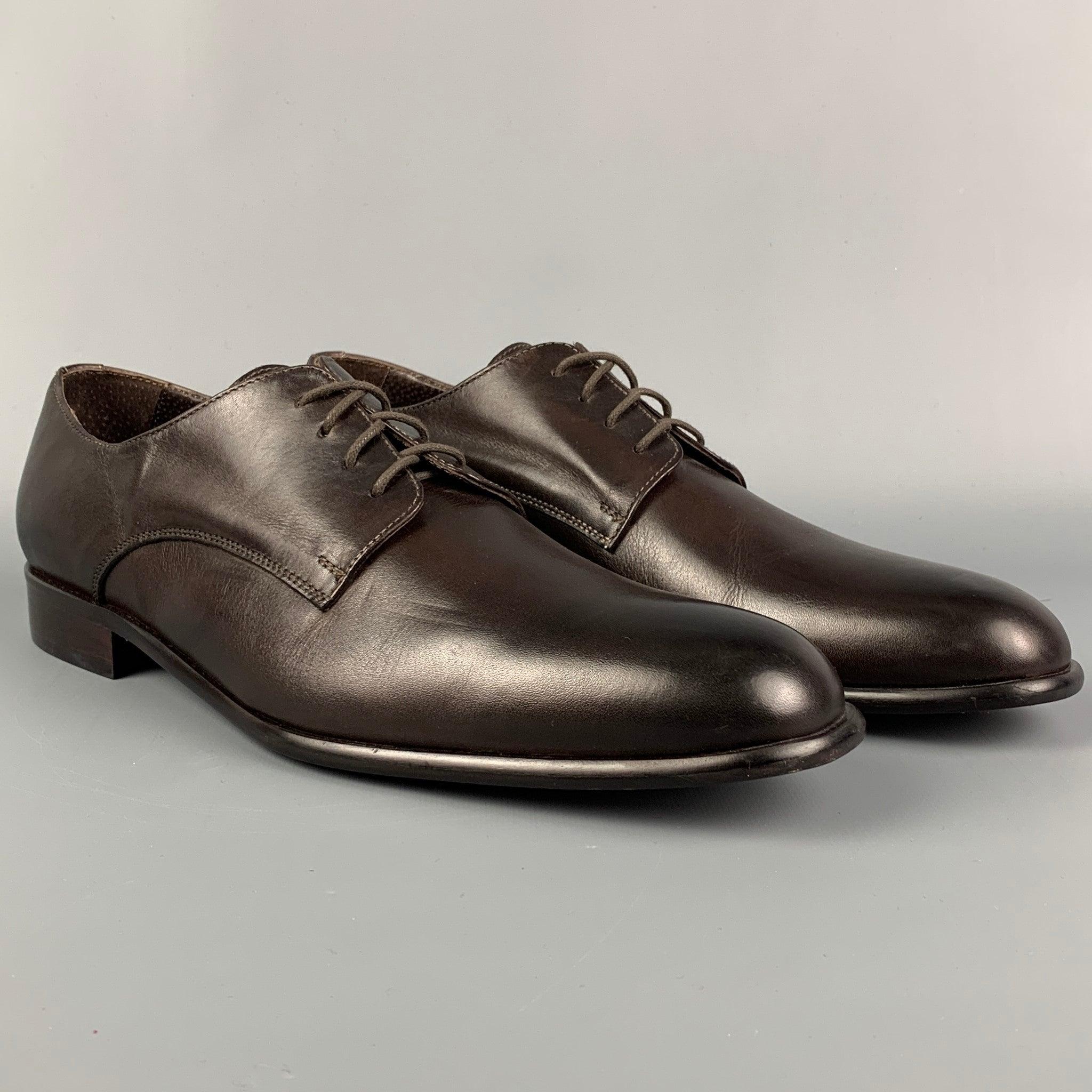 Les chaussures habillées JOHN GALLIANO sont en cuir marron et présentent un bout carré et une fermeture à lacets. Fait en Italie.
Excellent
Etat d'occasion. 

Marqué :   44Semelle d'usure : 12.5 pouces  x 4 pouces 
  
  
 
Référence :