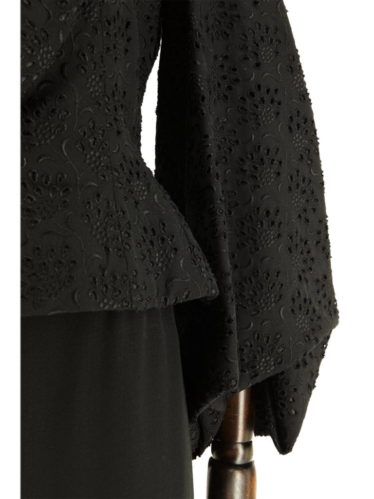 John Galliano Frühjahr 1996 Broderie Anglaise maßgeschneiderte Jacke inspiriertes Oberteil 5
