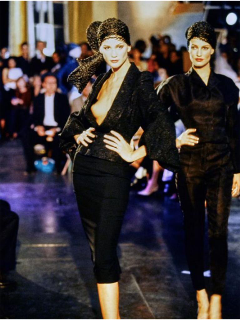 John Galliano Frühjahr 1996 Broderie Anglaise maßgeschneiderte Jacke inspiriertes Oberteil 7