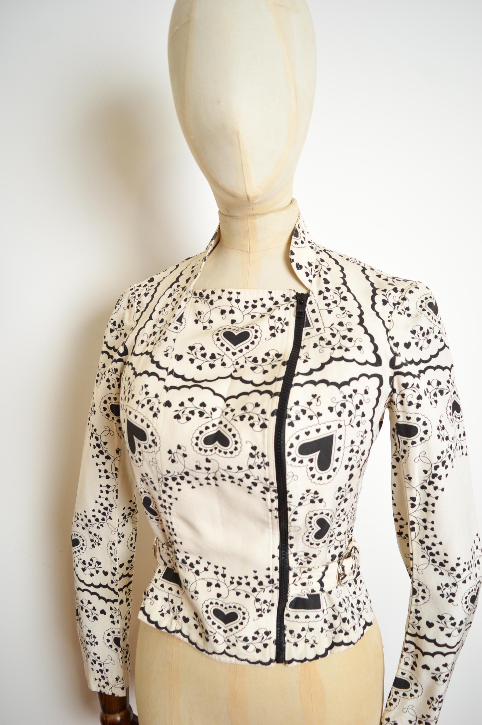 John Galliano Frühjahr 2002 Bandana Herzdruck Vintage Moto Jacke aus Baumwolle und Seide im Angebot 8
