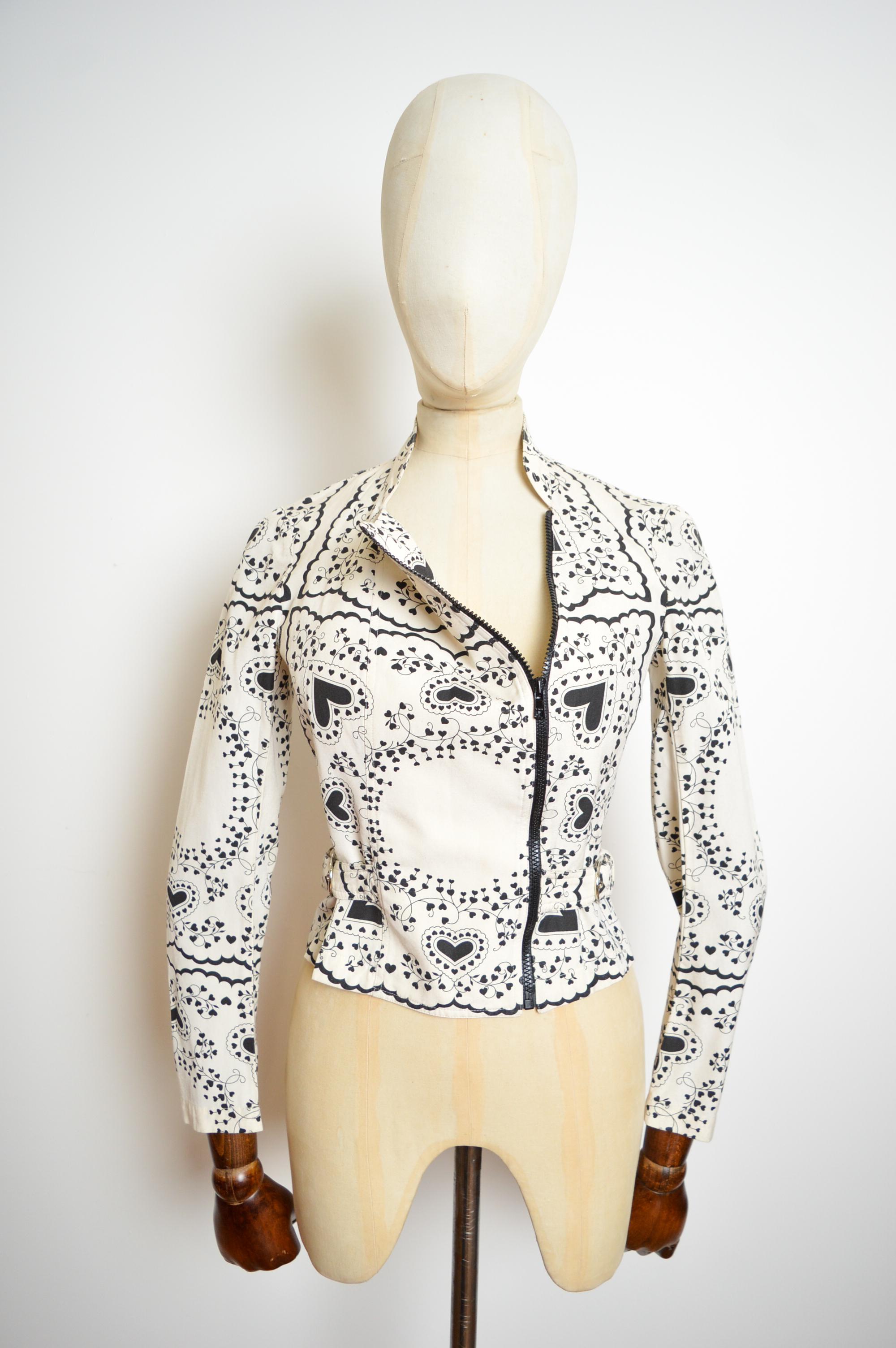 John Galliano Frühjahr 2002 Bandana Herzdruck Vintage Moto Jacke aus Baumwolle und Seide im Angebot 9