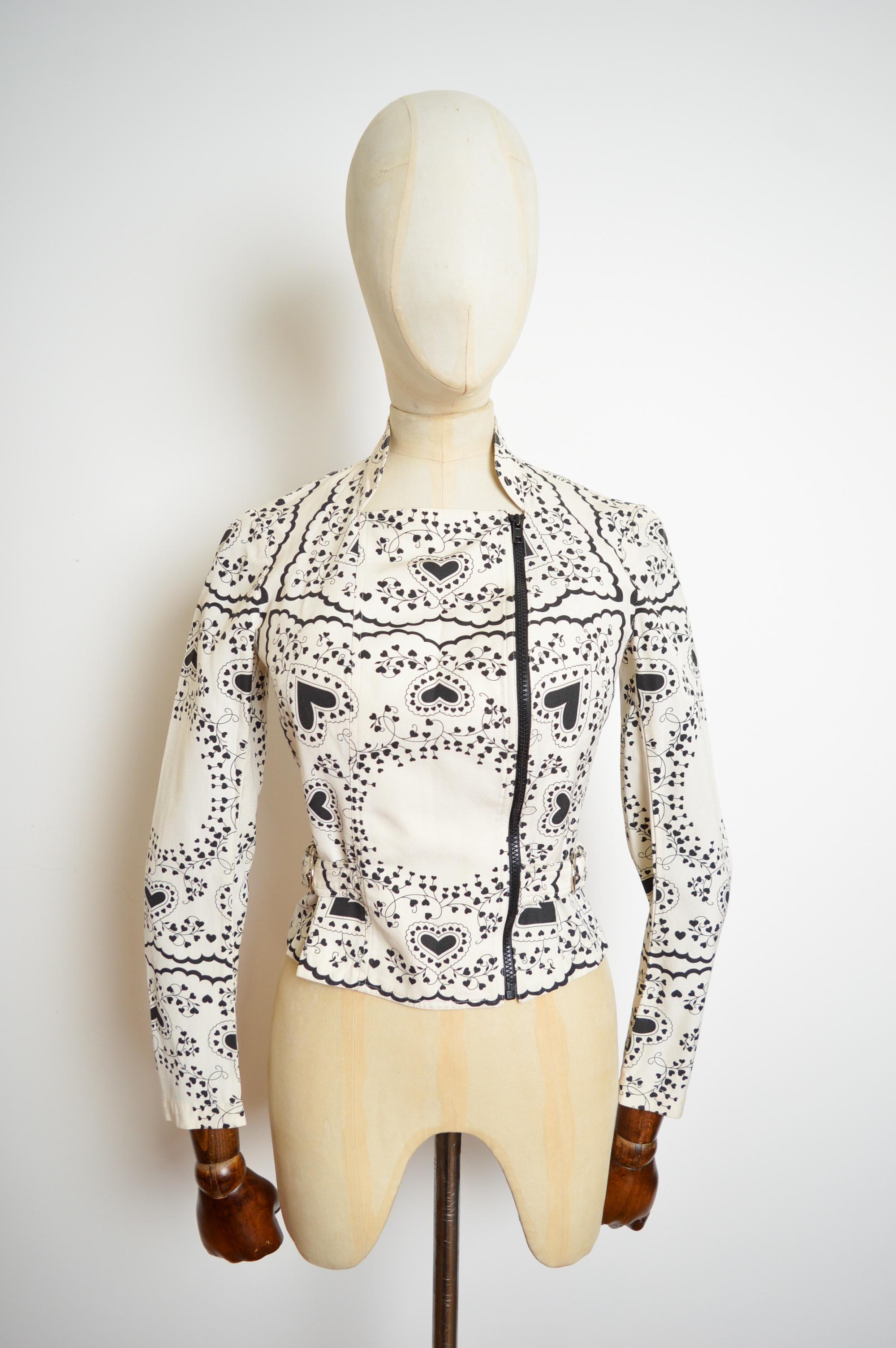 John Galliano Frühjahr 2002 Bandana Herzdruck Vintage Moto Jacke aus Baumwolle und Seide im Angebot 11