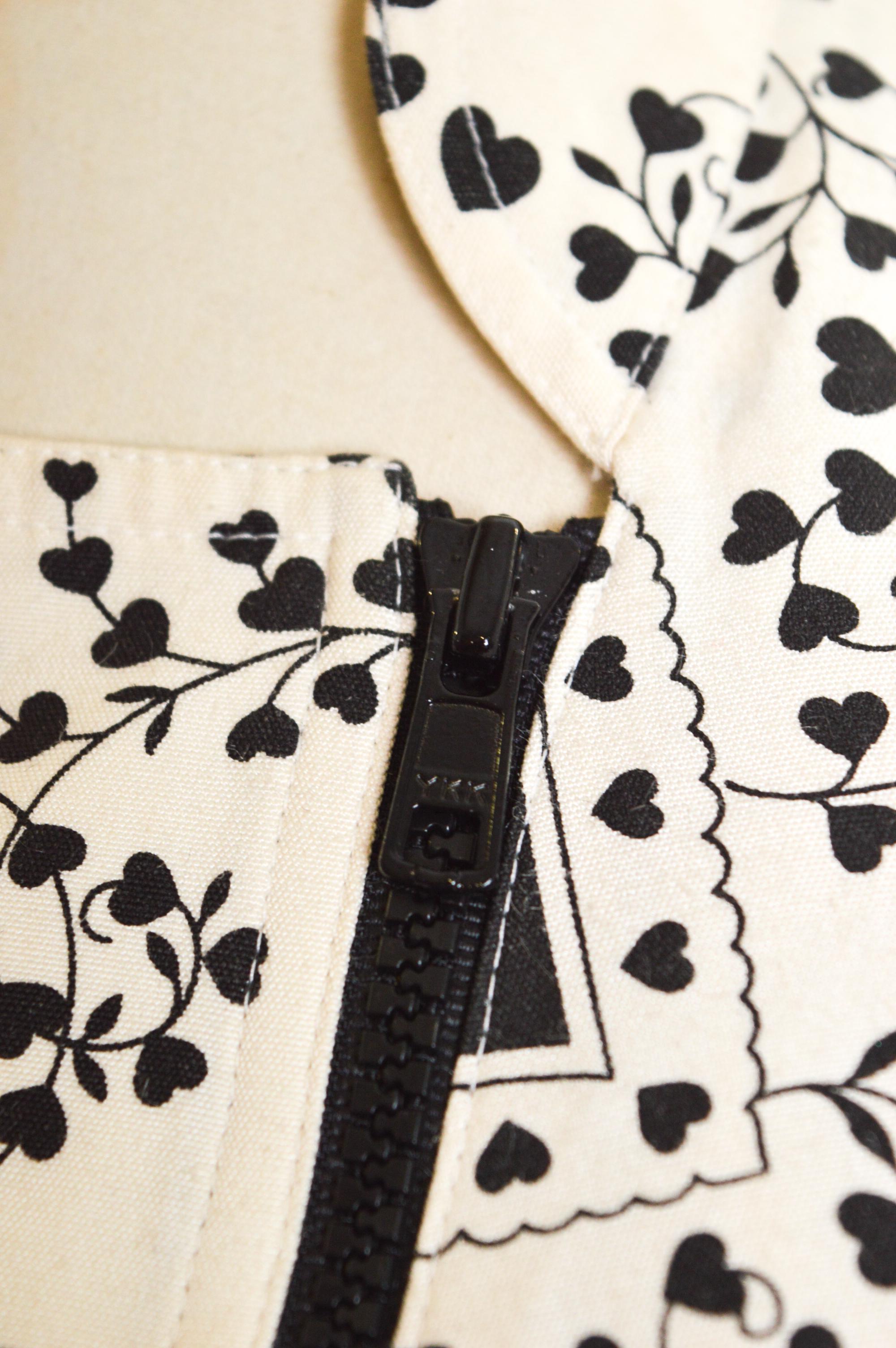 John Galliano Frühjahr 2002 Bandana Herzdruck Vintage Moto Jacke aus Baumwolle und Seide im Angebot 1