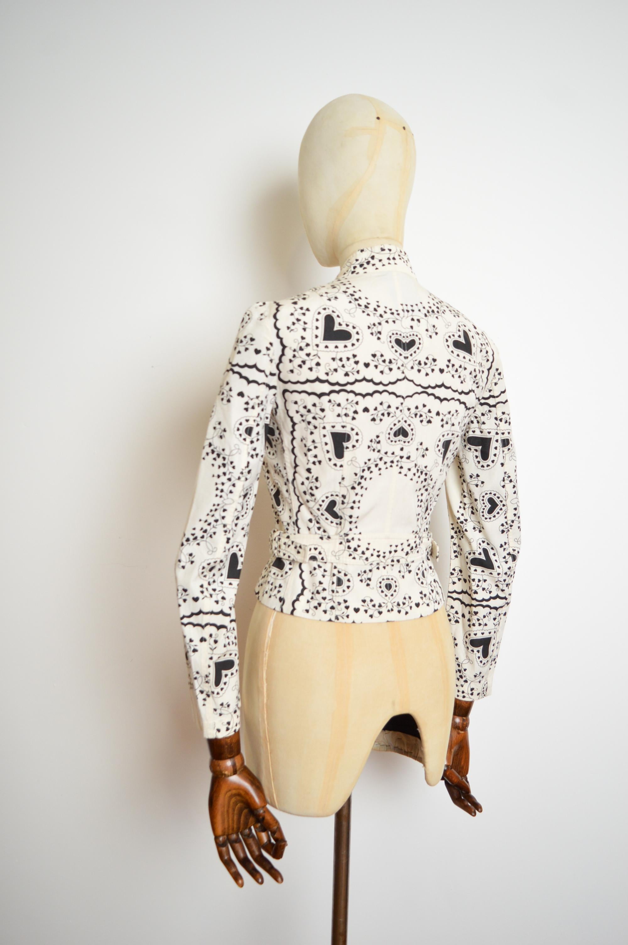 John Galliano Frühjahr 2002 Bandana Herzdruck Vintage Moto Jacke aus Baumwolle und Seide im Angebot 4