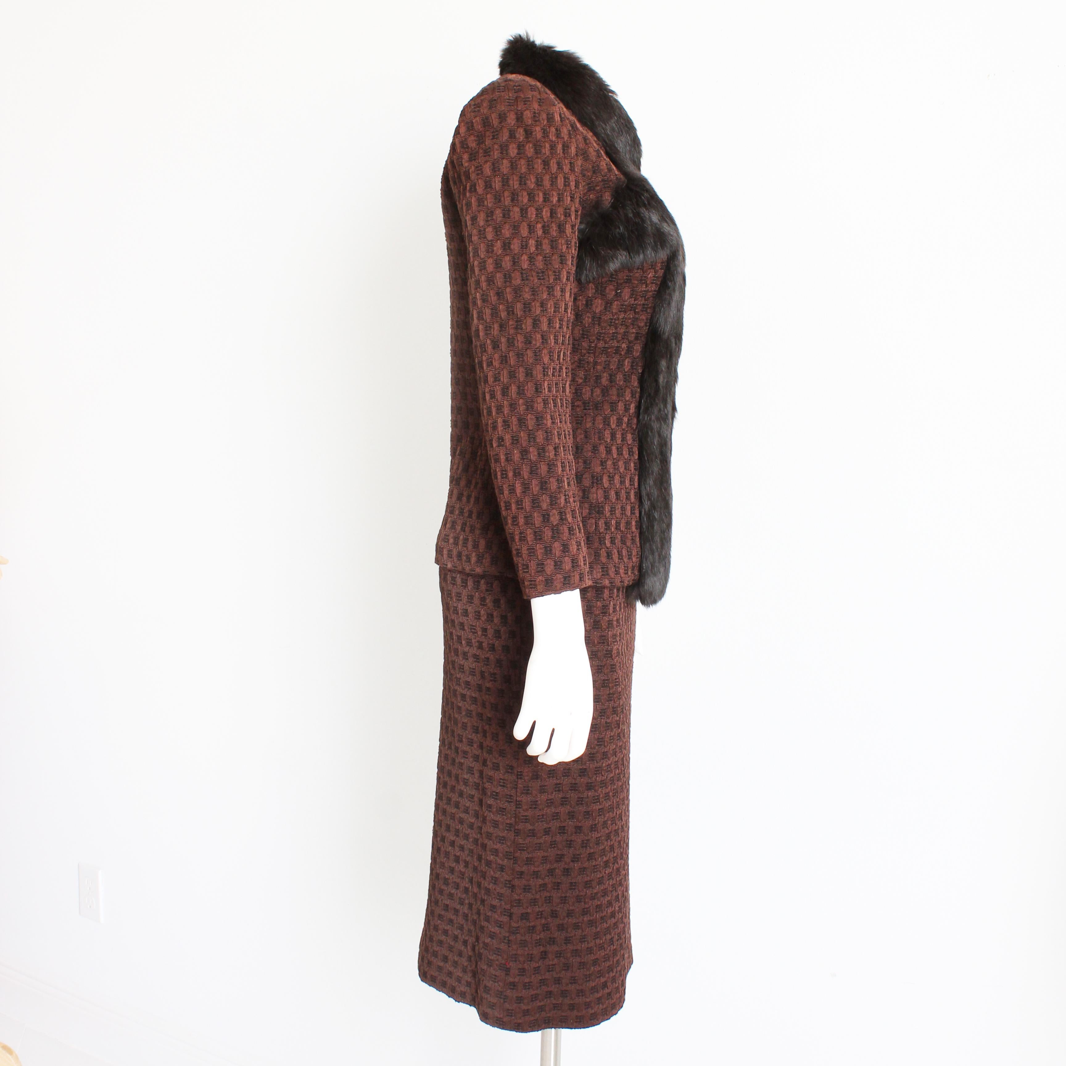 John Galliano - Costume 2 pièces veste et jupe crayon en laine et maille de soie bordée de lapin, taille 6 en vente 2