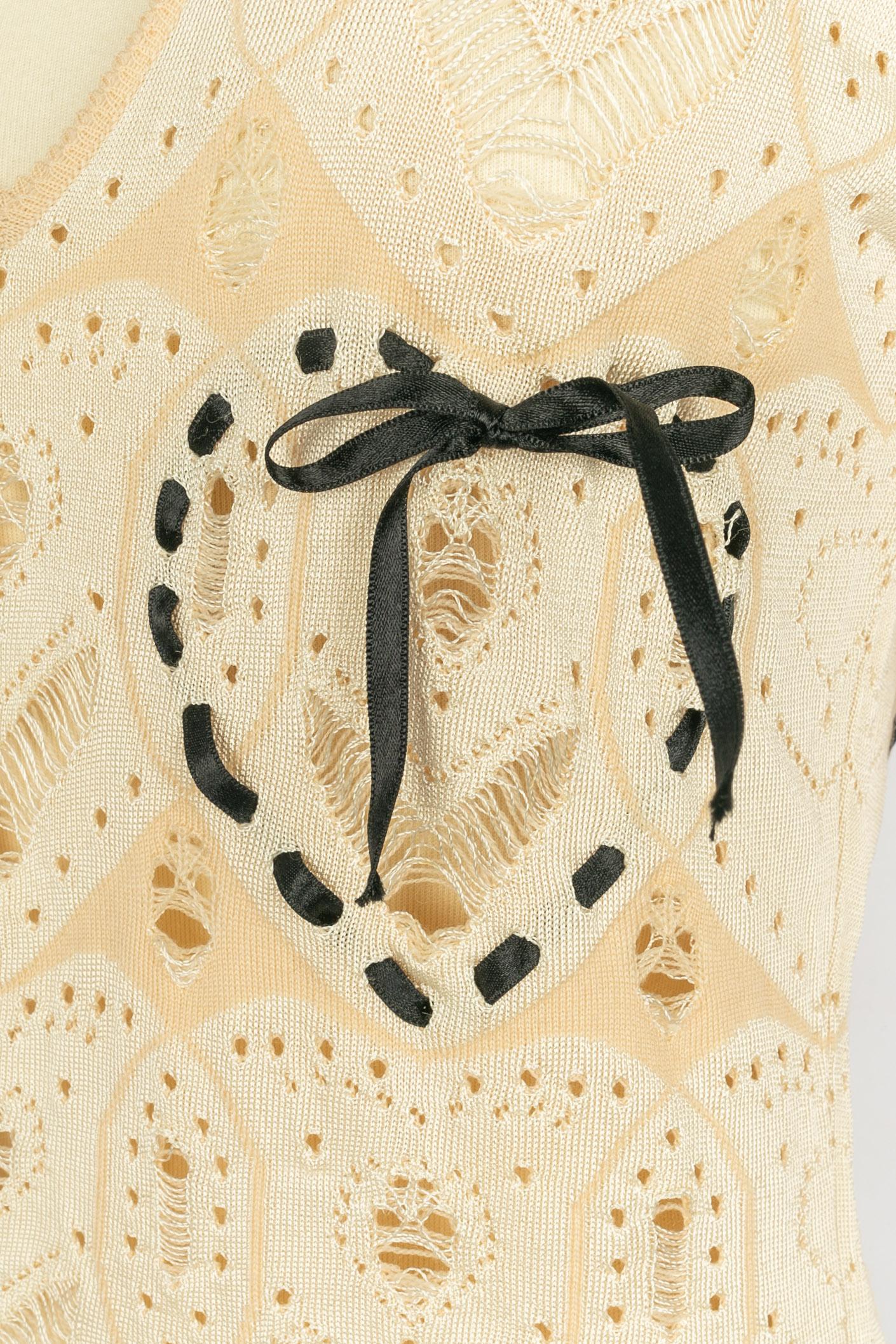 Top von John Galliano (Beige) im Angebot
