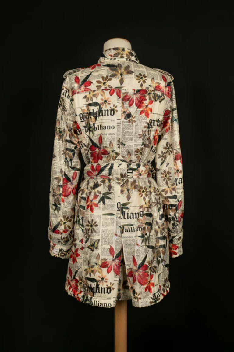 John Galliano Trench Newspaper Print Coat In Excellent Condition For Sale In SAINT-OUEN-SUR-SEINE, FR