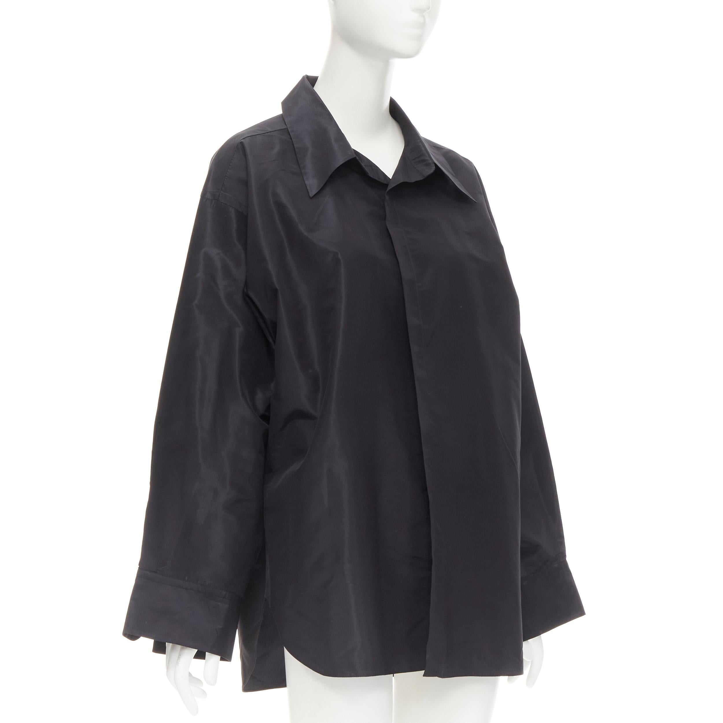 JOHN GALLIANO Vintage schwarzes Acetat Seidenmischung steifes knopfloses Hemd M (Schwarz) im Angebot