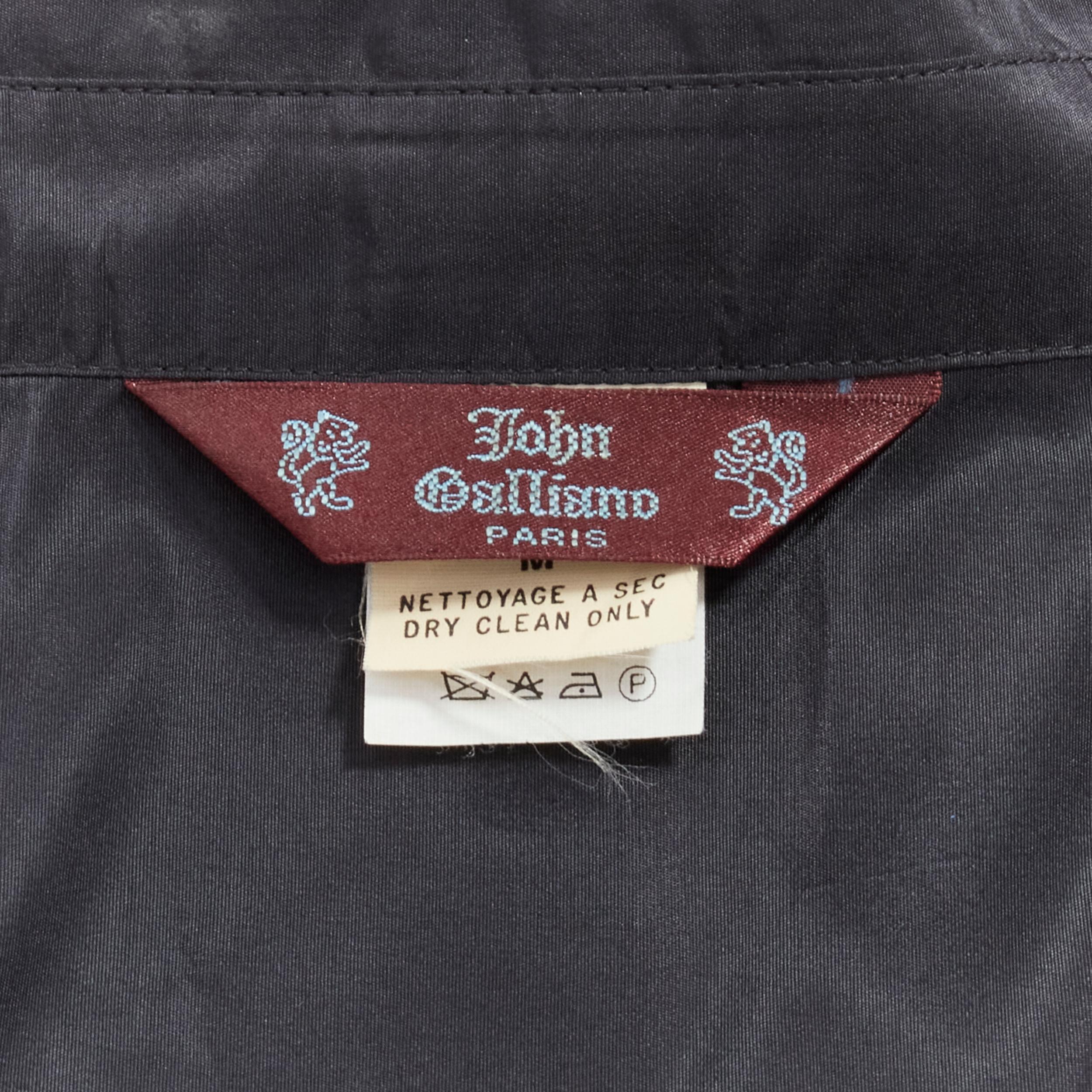 JOHN GALLIANO Vintage schwarzes Acetat Seidenmischung steifes knopfloses Hemd M im Angebot 3