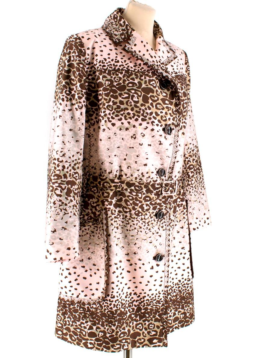 John Galliano Vintage Rosa Trenchcoat mit Leopardenmuster - Größe US 8 (Beige) im Angebot