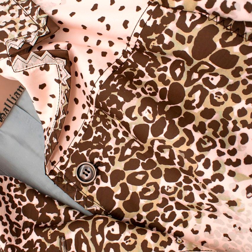 John Galliano Vintage Rosa Trenchcoat mit Leopardenmuster - Größe US 8 im Angebot 1