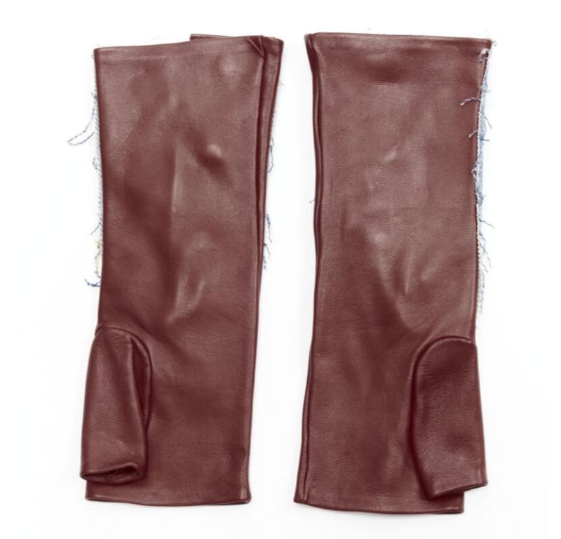 JOHN GALLIANO Vintage red calfskin leather denim fingerless floves
Reference: ANWU/A00897
Brand: John Galliano
Designer: John Galliano
Material: Calfskin Leather, Denim
Color: Burgundy
Pattern: Solid
Closure: Button
Extra Details: Antique gold tone