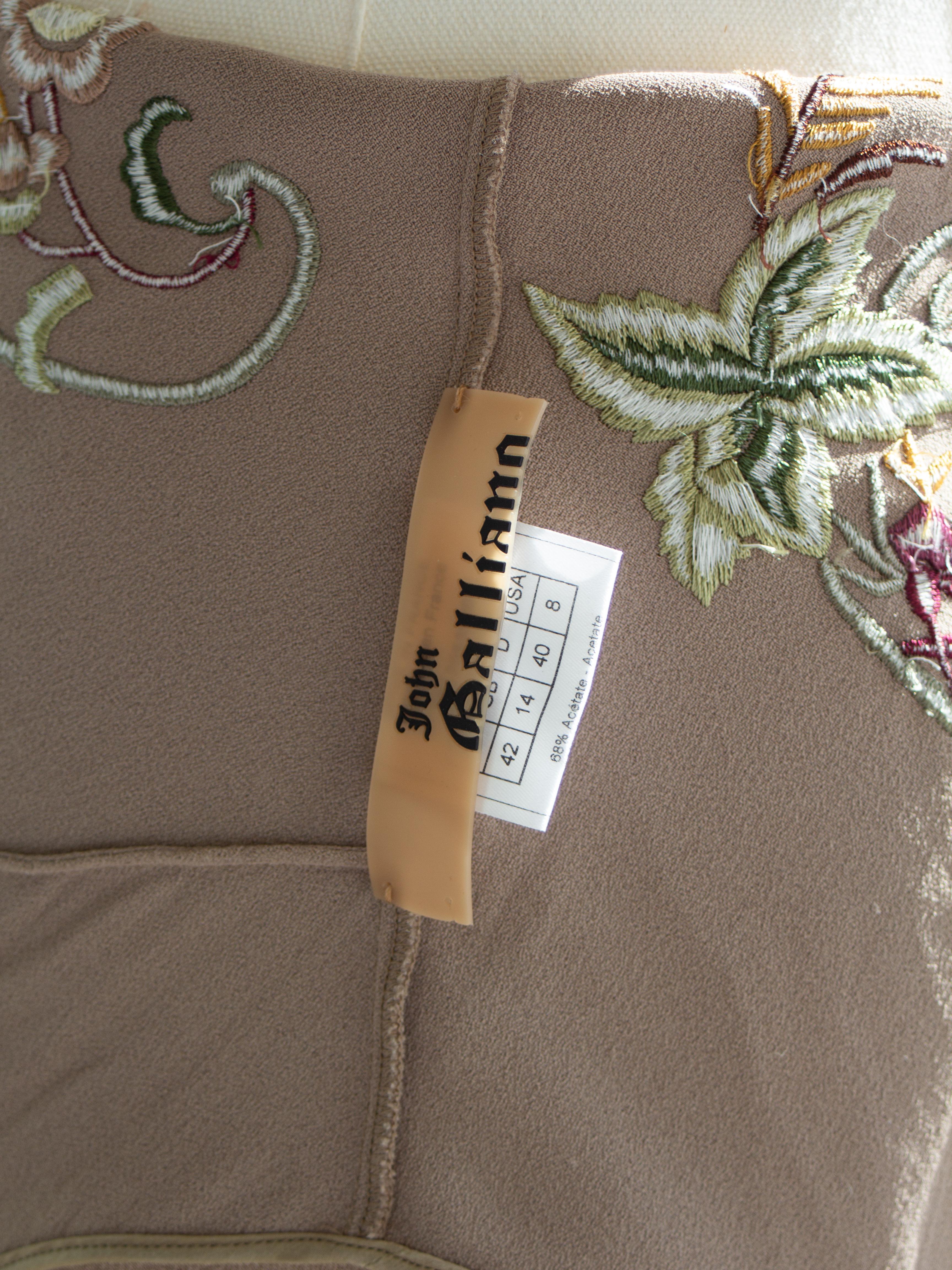 John Galliano Vintage P/E 2003 Nude Taupe Beige Vestito con ricami floreali in sbieco 8