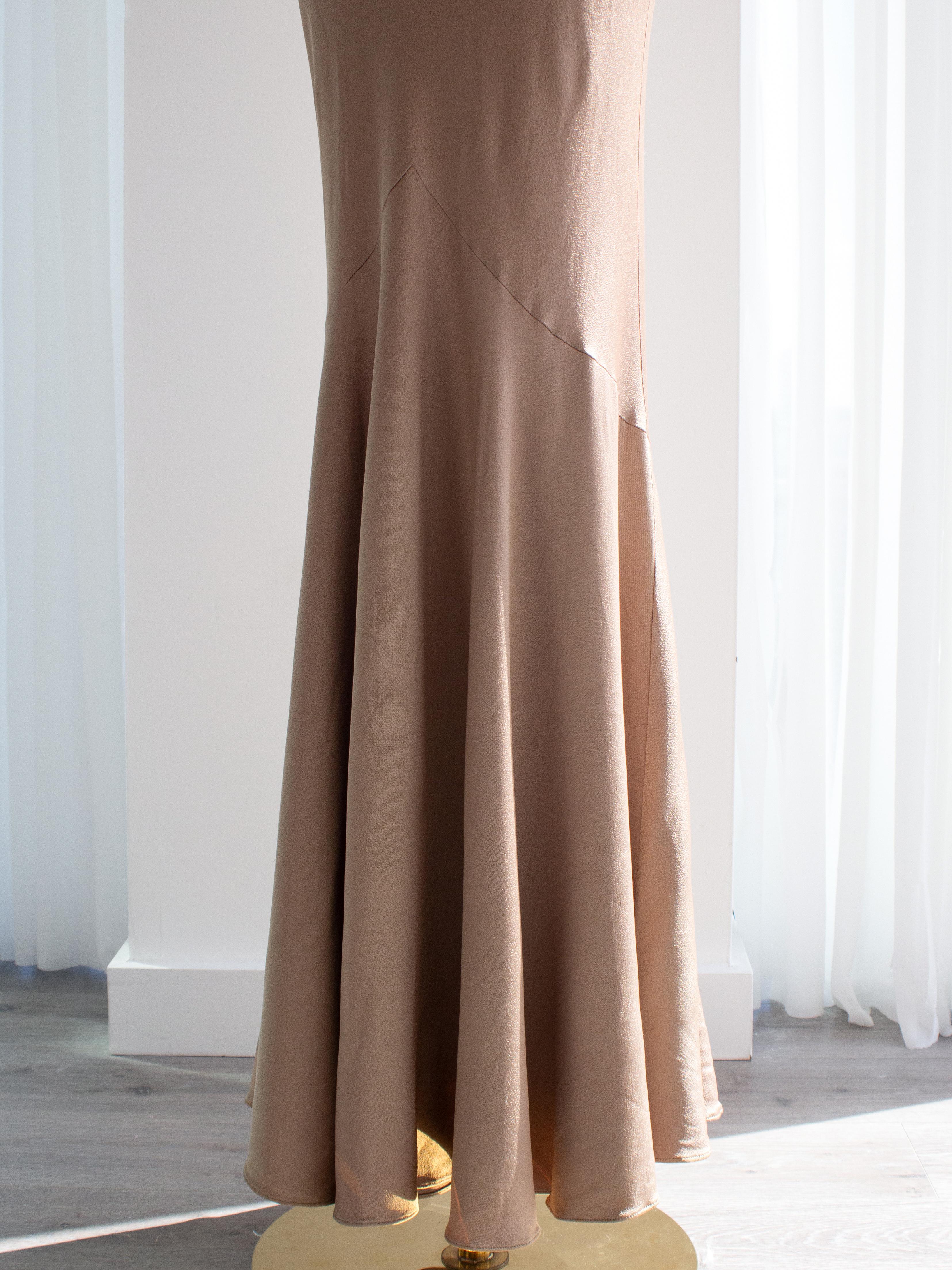 John Galliano Vintage P/E 2003 Nude Taupe Beige Vestito con ricami floreali in sbieco 3