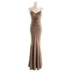 John Galliano Vintage P/E 2003 Nude Taupe Beige Vestito con ricami floreali in sbieco