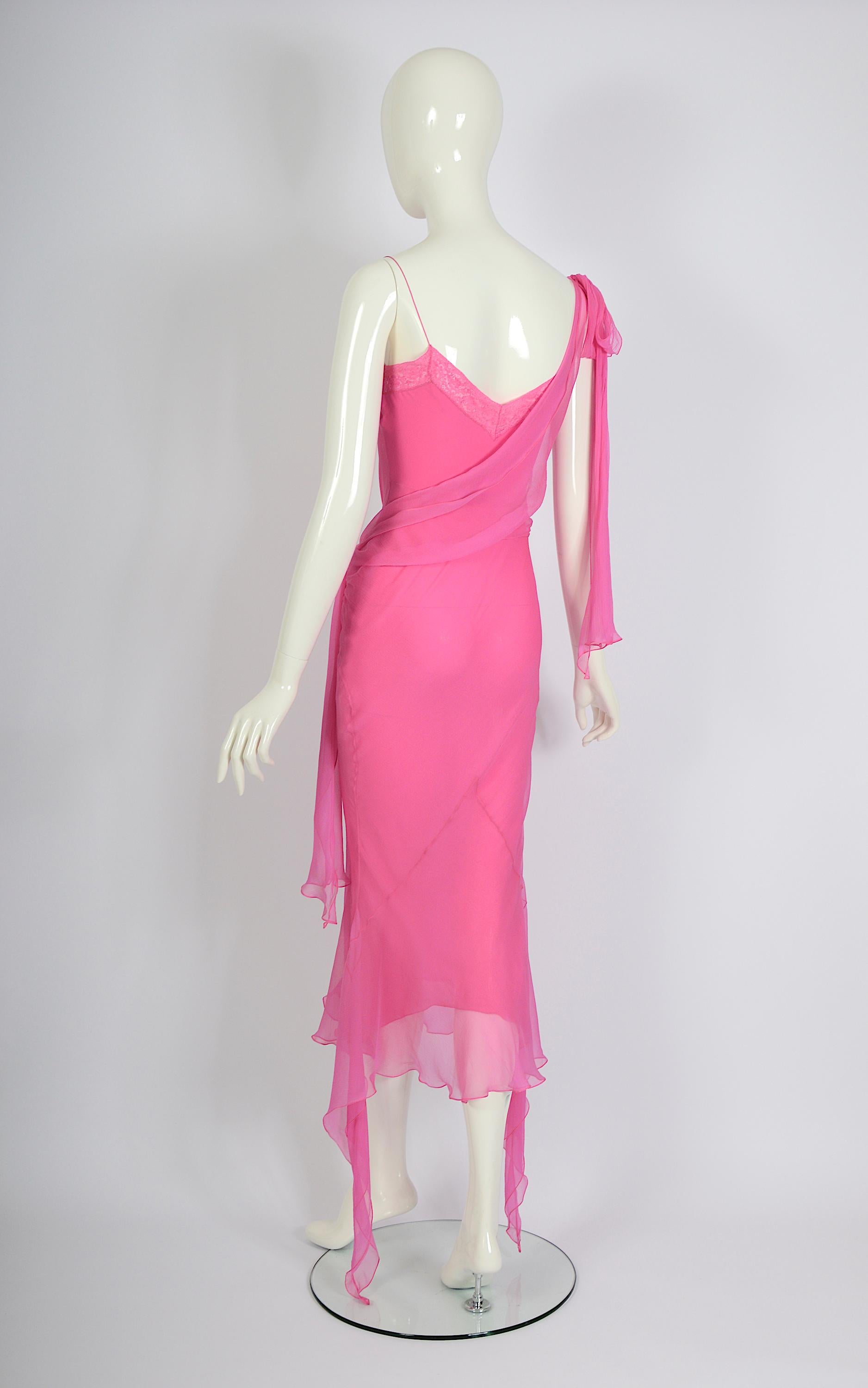 John Galliano Vintage Frühjahr Sommer 2004 Rosafarbenes schräg geschnittenes Seidenkleid Damen im Angebot