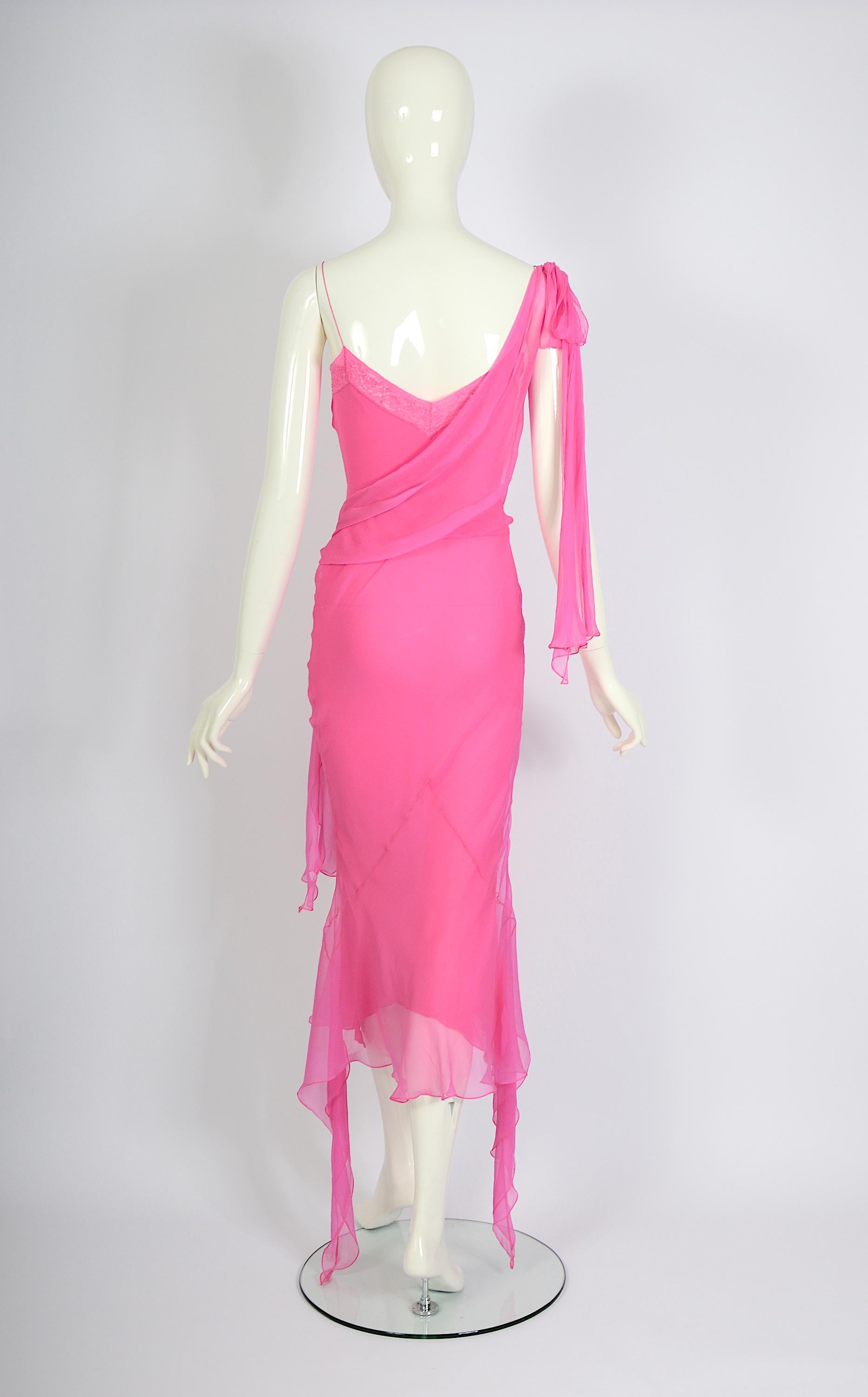 John Galliano Vintage Frühjahr Sommer 2004 Rosafarbenes schräg geschnittenes Seidenkleid im Angebot 1