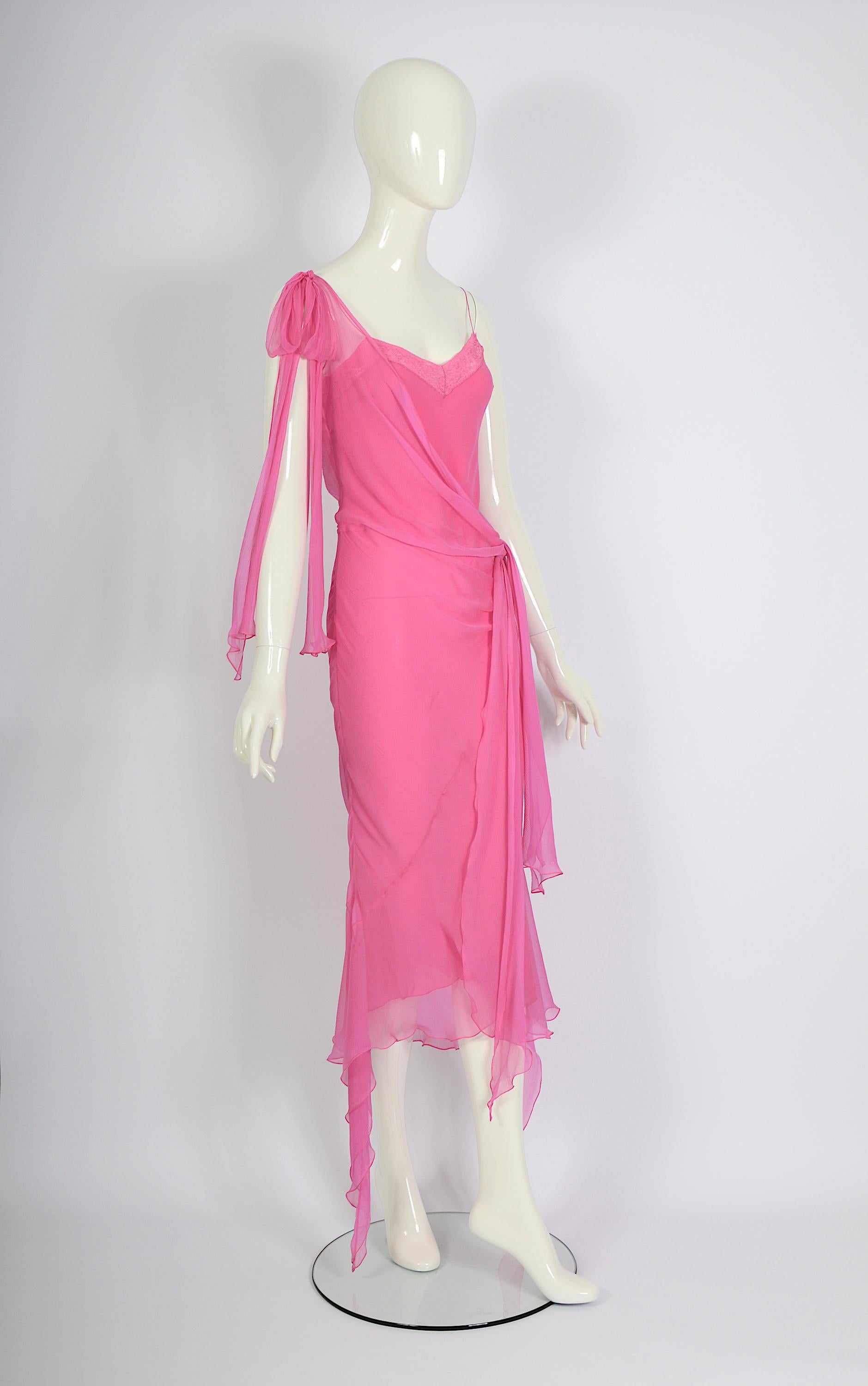 John Galliano Vintage Frühjahr Sommer 2004 Rosafarbenes schräg geschnittenes Seidenkleid im Angebot 4