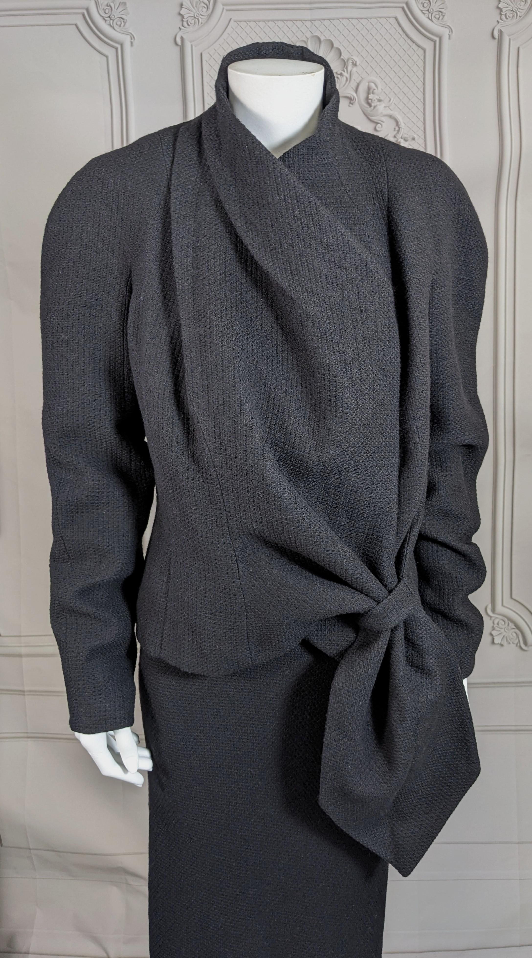 Traje de crepé de lana John Galliano, Colección Maorí Otoño-Invierno 1999. Negro en venta
