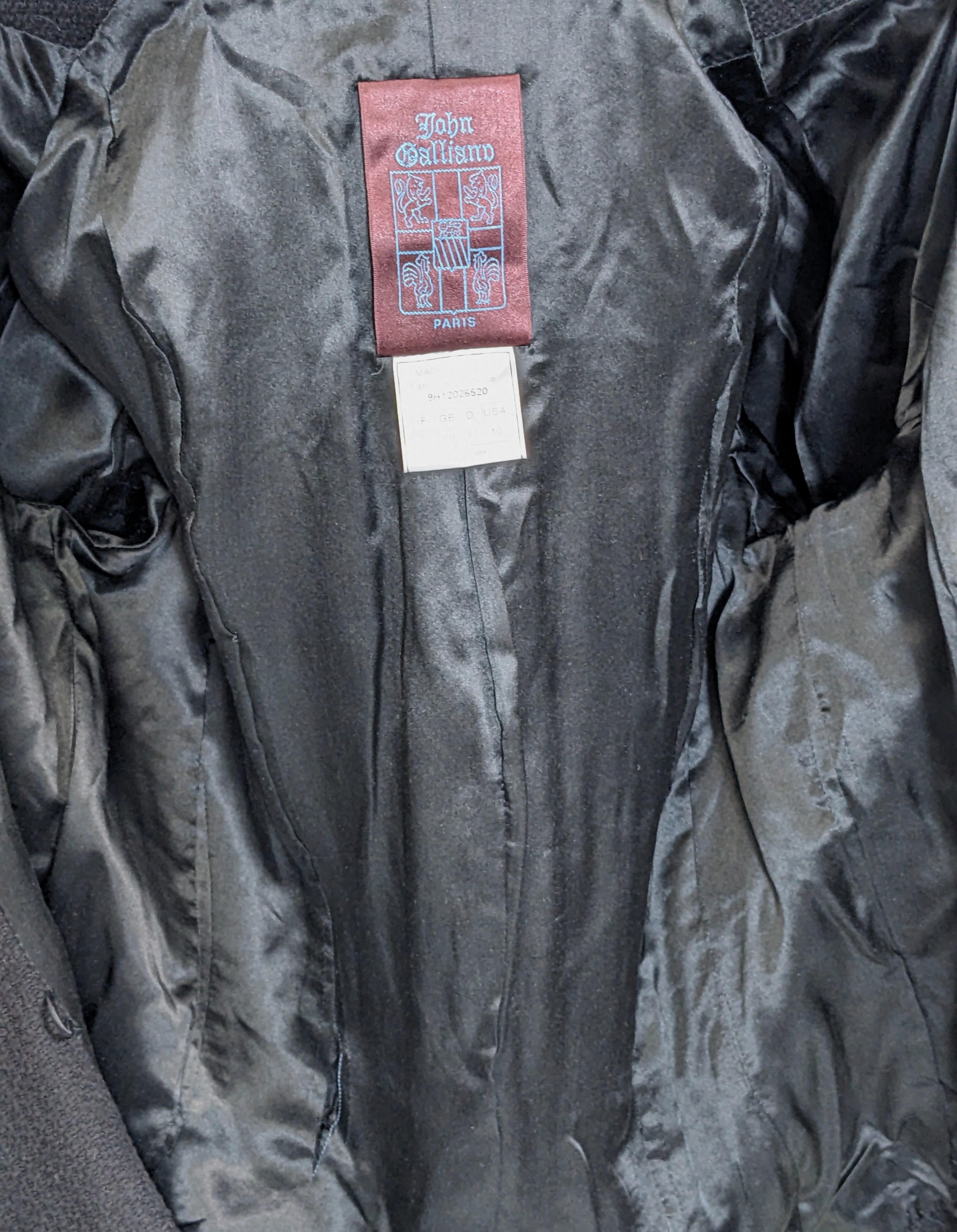 Traje de crepé de lana John Galliano, Colección Maorí Otoño-Invierno 1999. en venta 4
