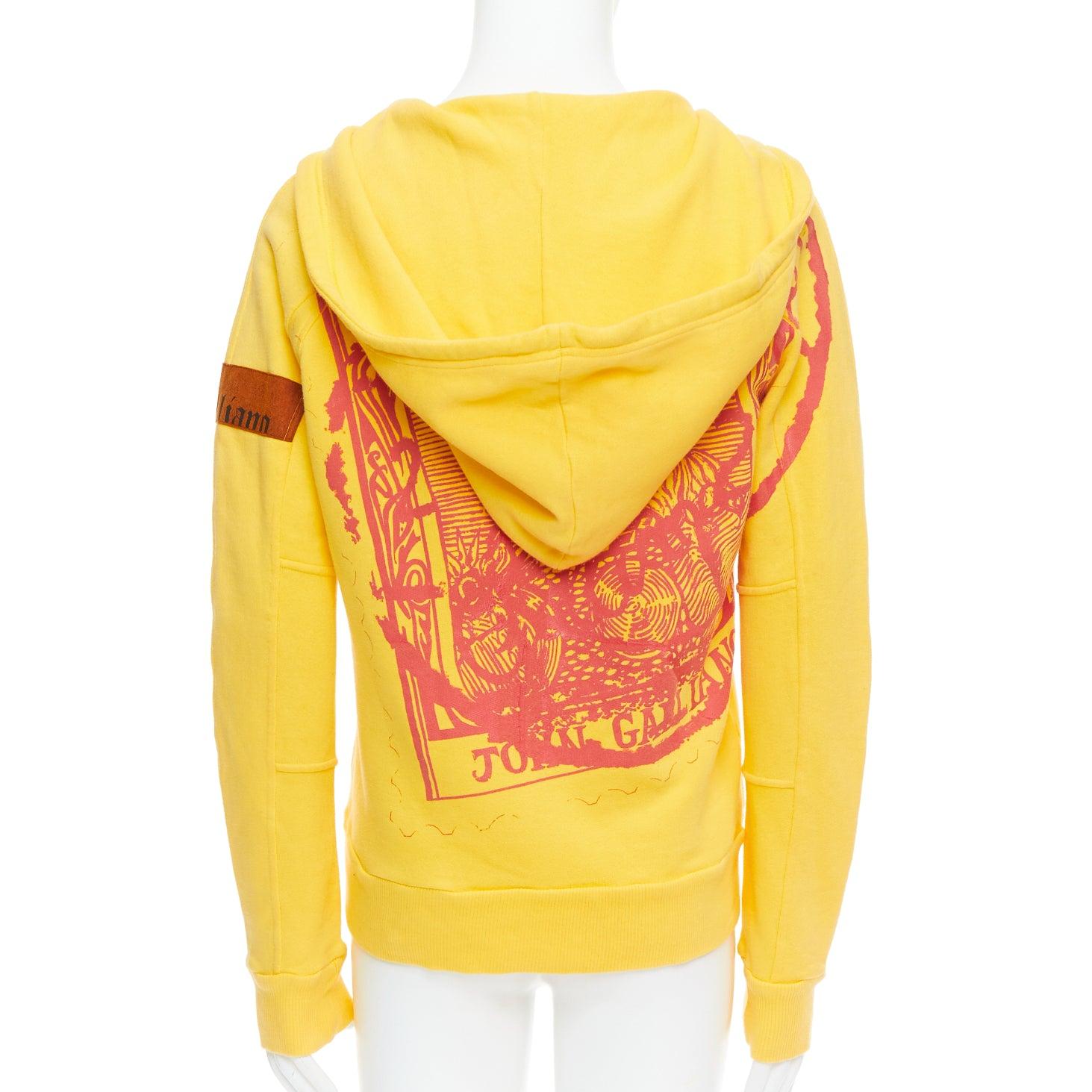 JOHN GALLIANO yellow cotton red logo print back raglan hoodie L
Reference: PRCG/A00027
Brand: John Galliano
Material: Cotton
Color: Yellow, Red
Pattern: Logomania
Closure: Zip
Extra Details: Red logo with abstract print at back.
Made in: