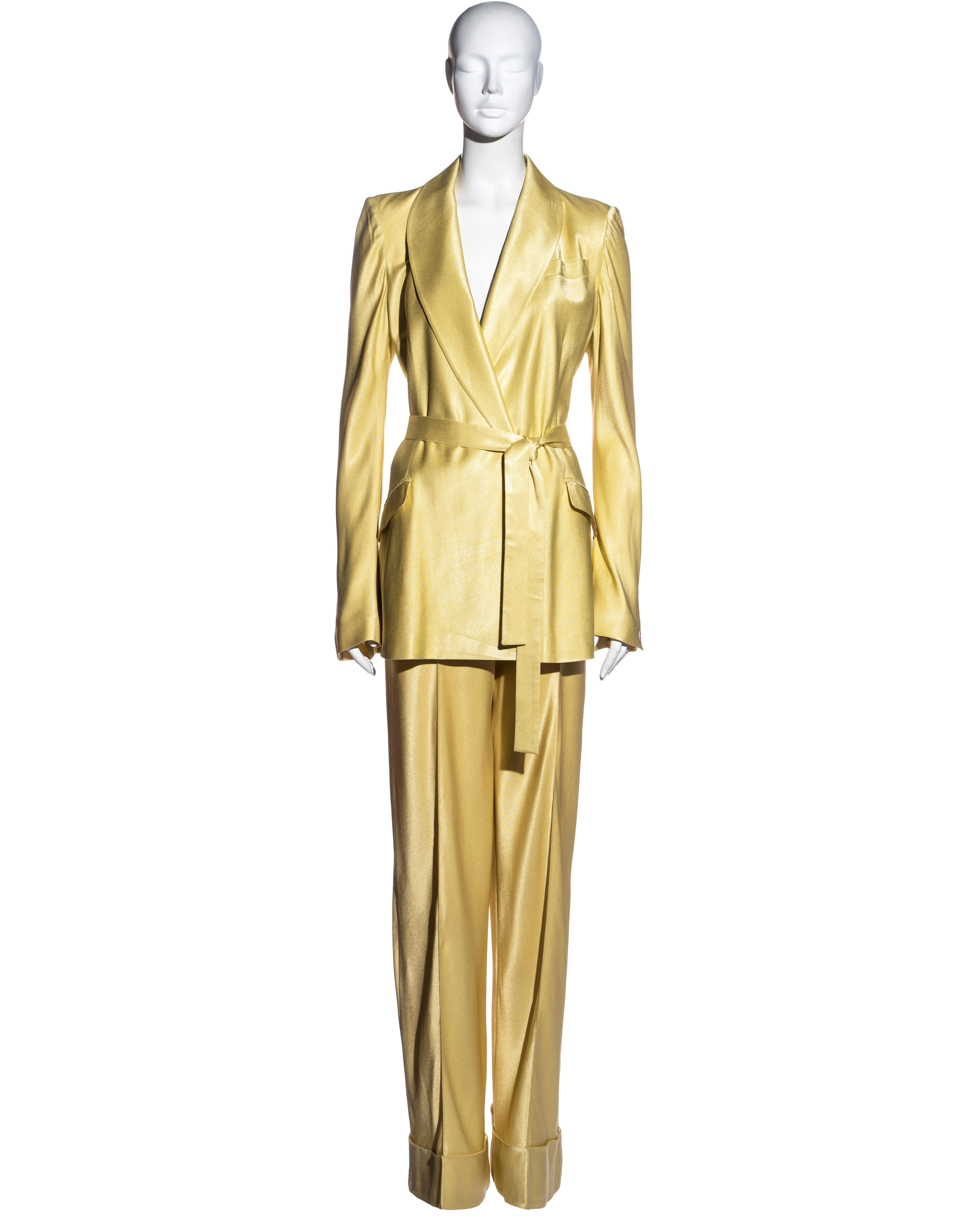 ▪ John Galliano yellow satin pantsuit 
▪ Double-breasted jacket with shawl lapel
▪ Two front flap pockets 
▪ Matching waist belt
▪ Mother of pearl buttons 
▪ Wide leg pants with turn-ups 
▪ Cream silk lining
▪ FR 44 - UK 16 - US 12 
▪ Spring-Summer