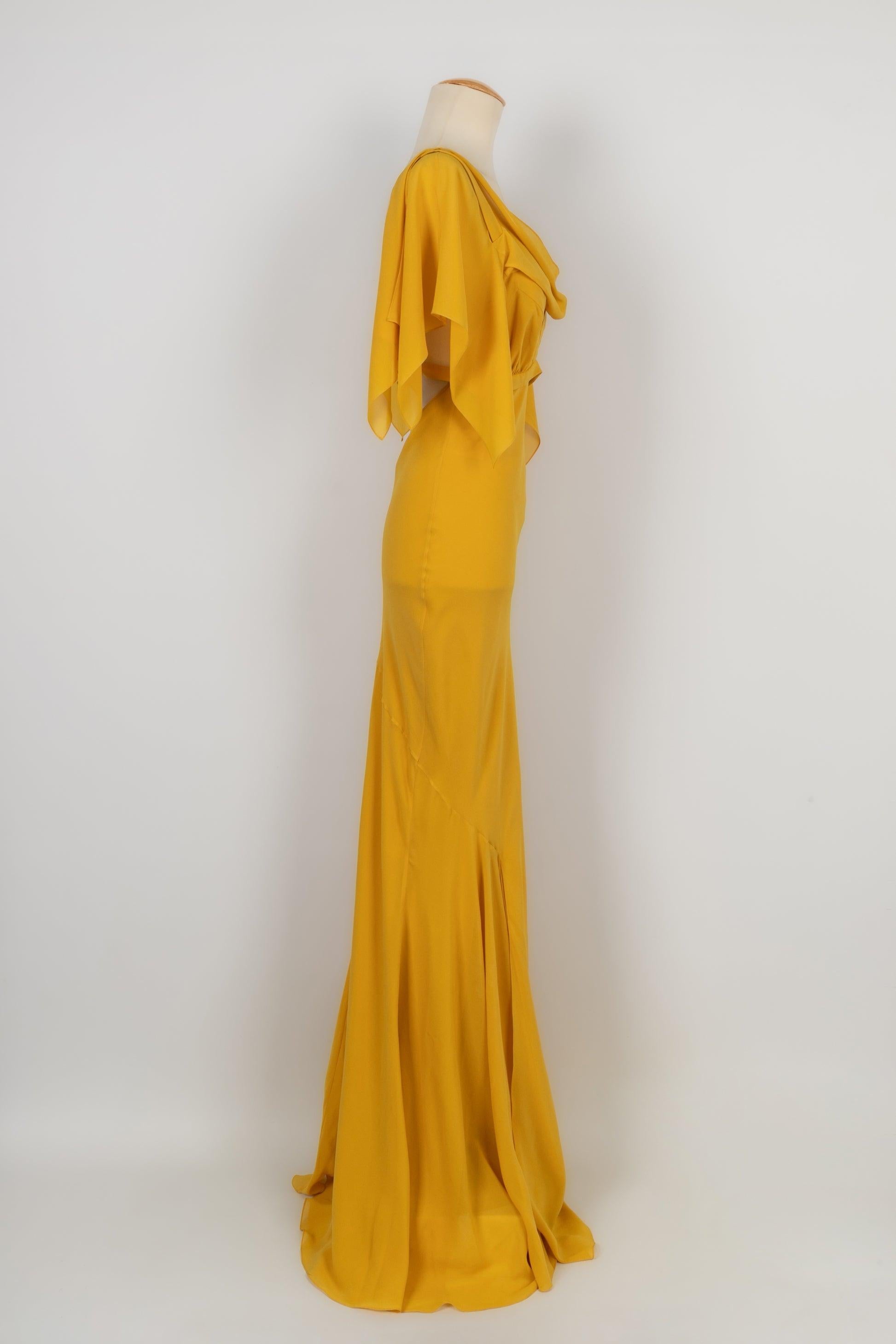 Galliano - (Made in France) Yellow silk long dress. Size 38FR.

Additional information:
Condition: Very good condition
Dimensions: Length: 230 cm

Seller Reference: VR280
