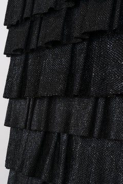 Sculpture-installation contemporaine, bande vidéo tissée et crochetée avec du coton