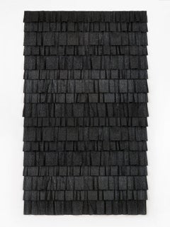 Installazione scultura contemporanea, videotape intrecciato e lavorato all'uncinetto con cotone